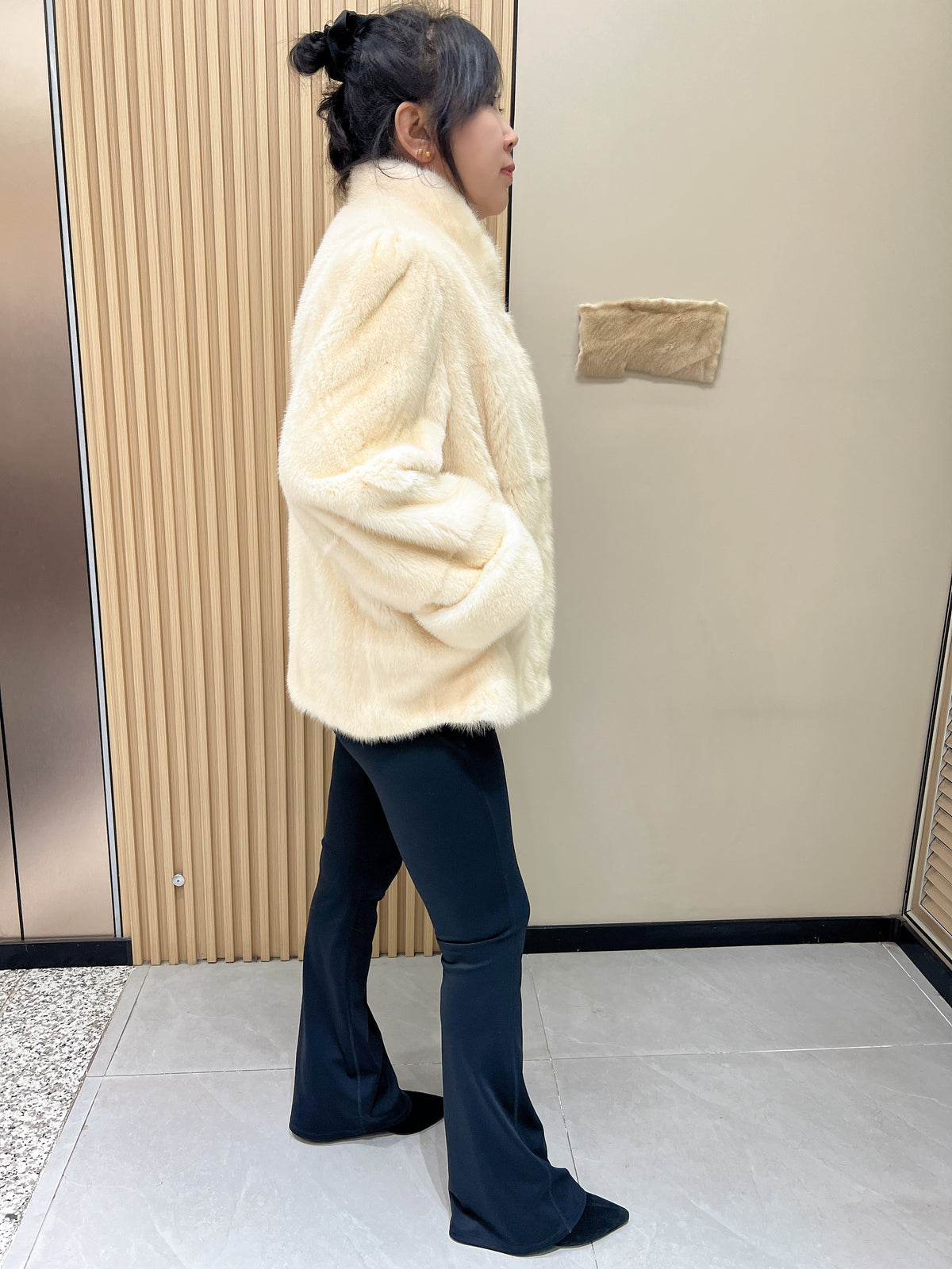 No. 338: Off-white mink fur coat featuring a stand collar and turn-back cuffs.
