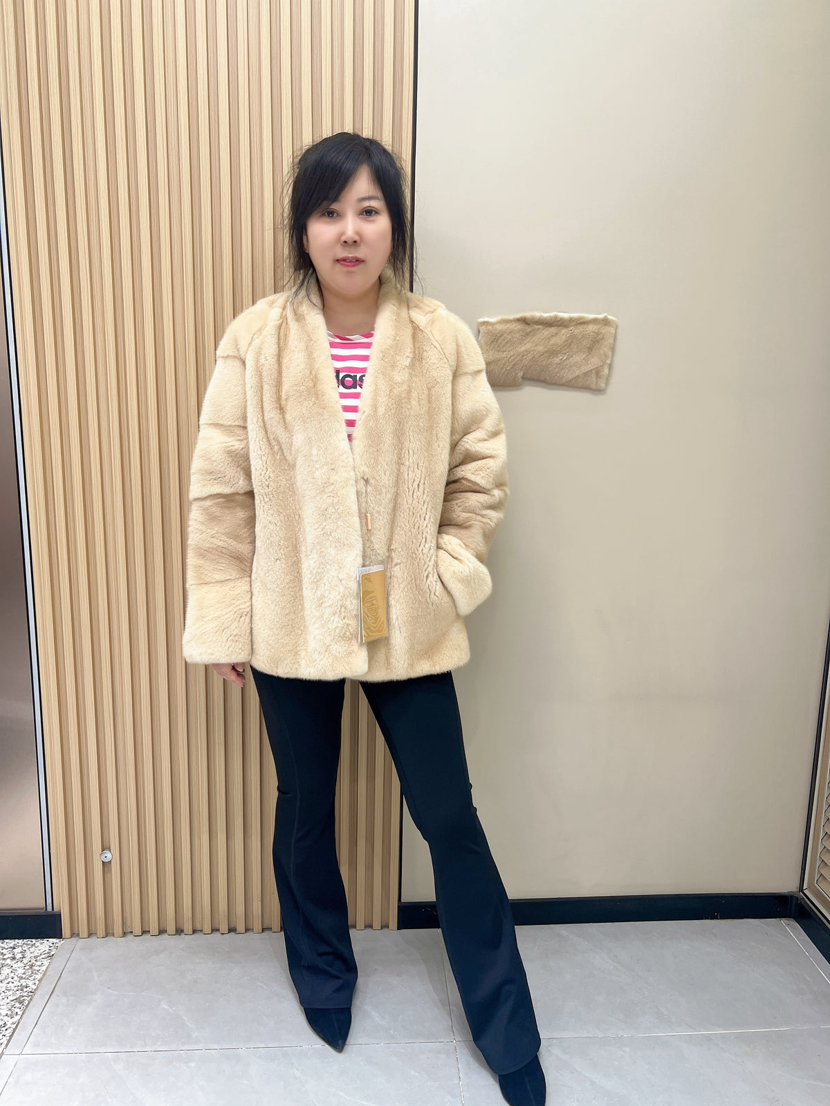 No. 356 Beige V-neck mink fur coat