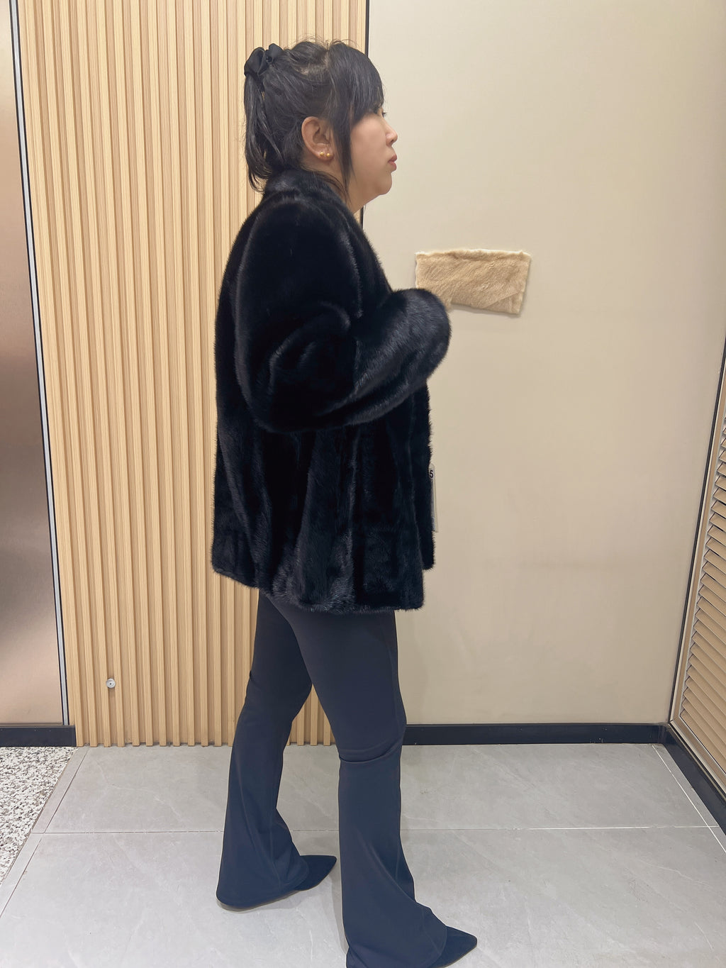 No. 345 Black V-neck mink fur coat