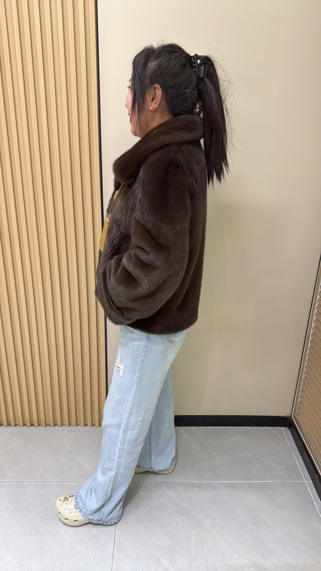 No. 002 Brown mink coat with a shawl collar and turn-up cuffs.