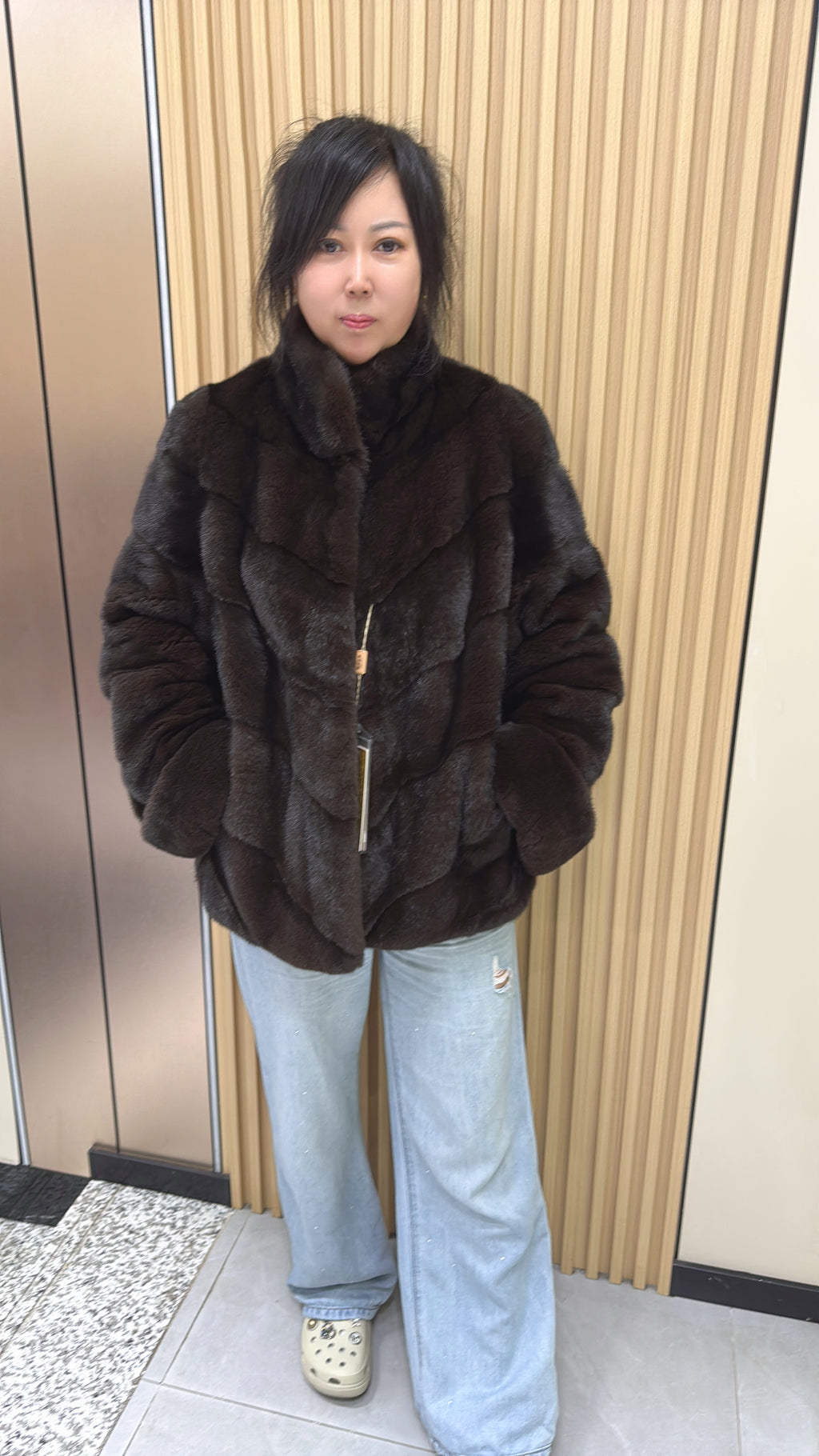 No. 006 Brown velvet-finish mink coat featuring a stand collar, diagonal buttoning, and roll-up sleeves.