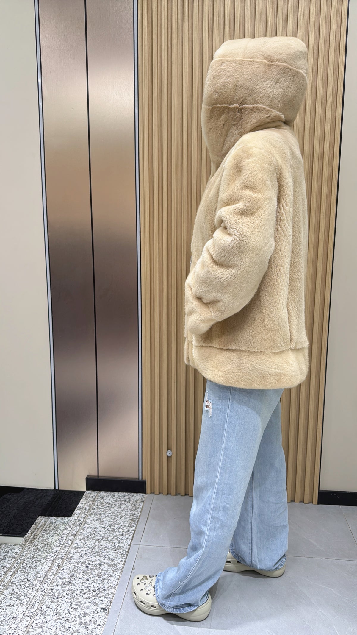 No. 003 Beige-hooded velvet-finish mink coat.
