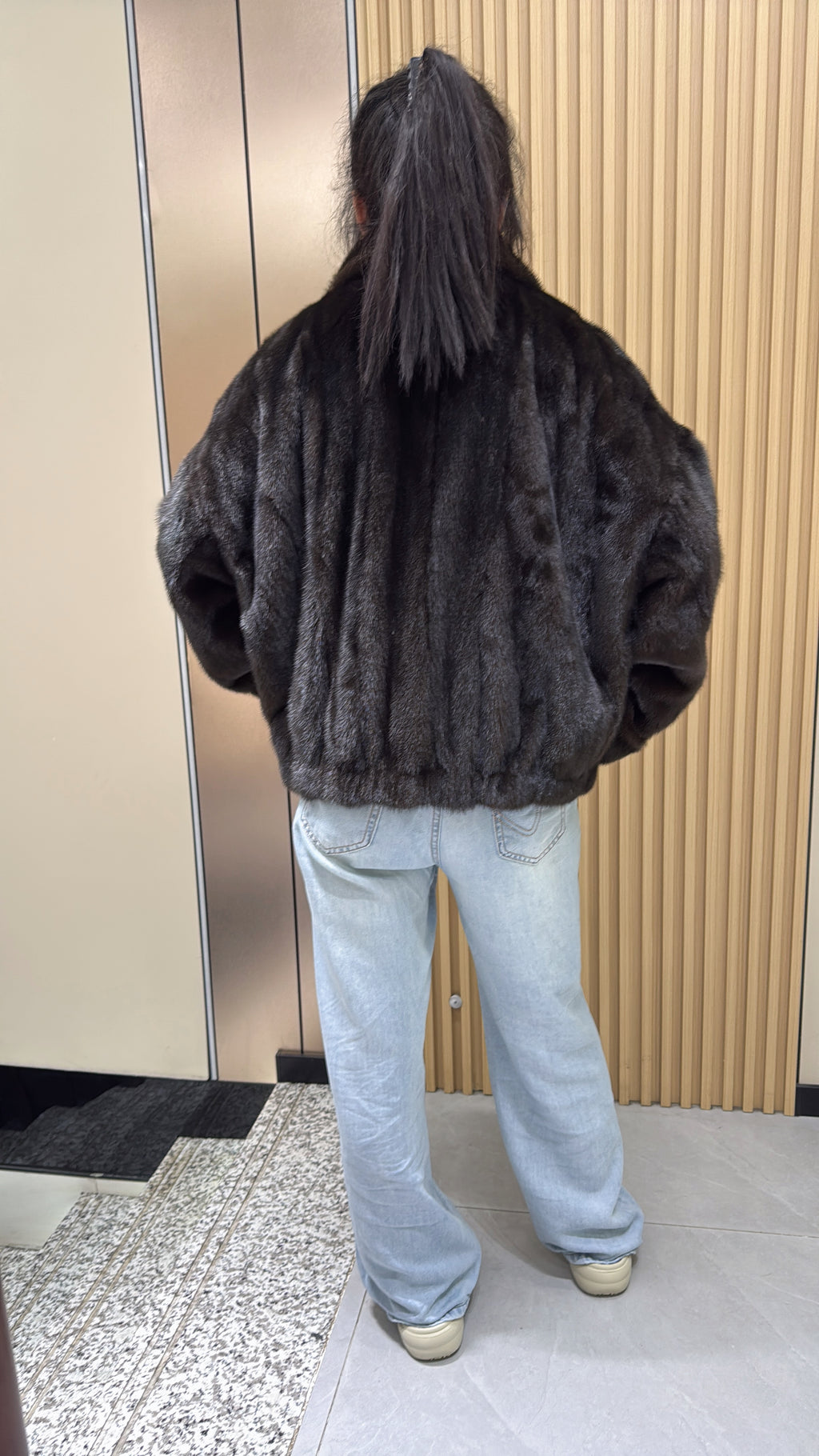 035 Brown mink fur coat featuring a lapel collar, batwing sleeves, and a turn-up cuff design.