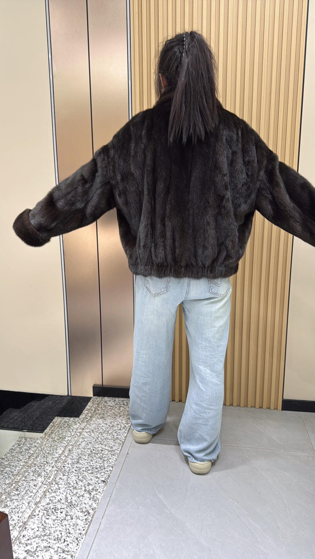 035 Brown mink fur coat featuring a lapel collar, batwing sleeves, and a turn-up cuff design.