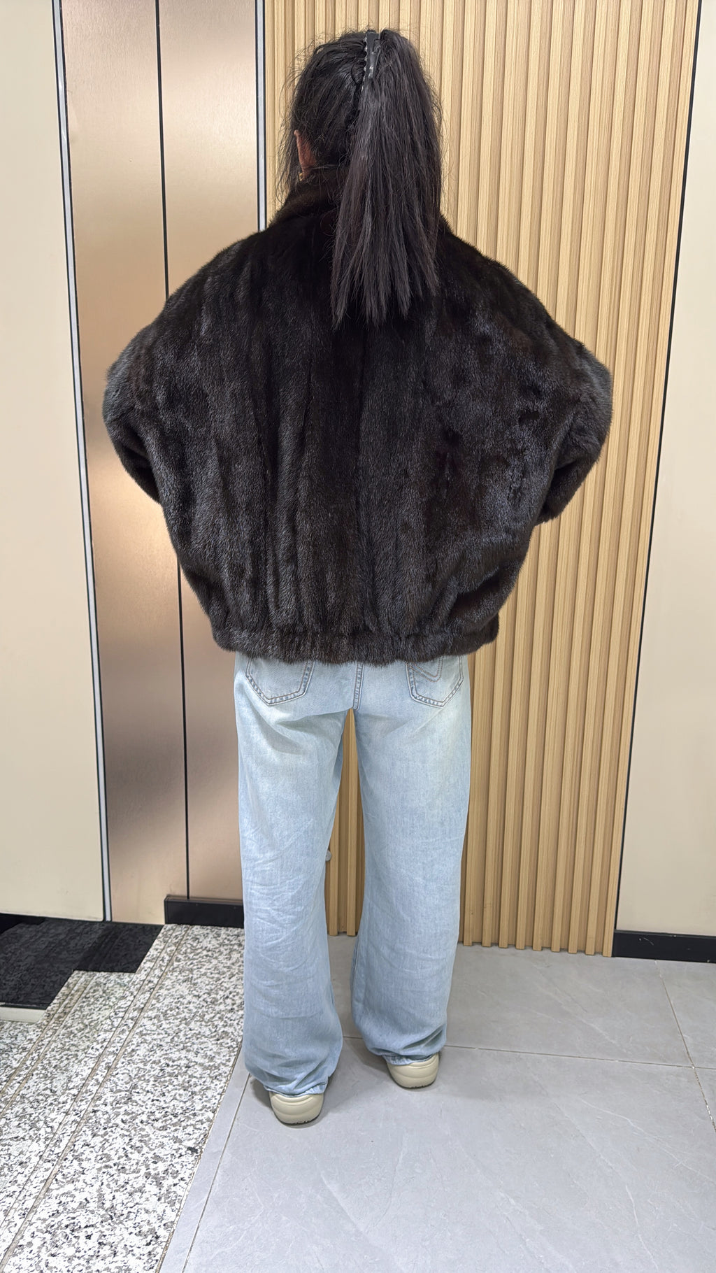 035 Brown mink fur coat featuring a lapel collar, batwing sleeves, and a turn-up cuff design.