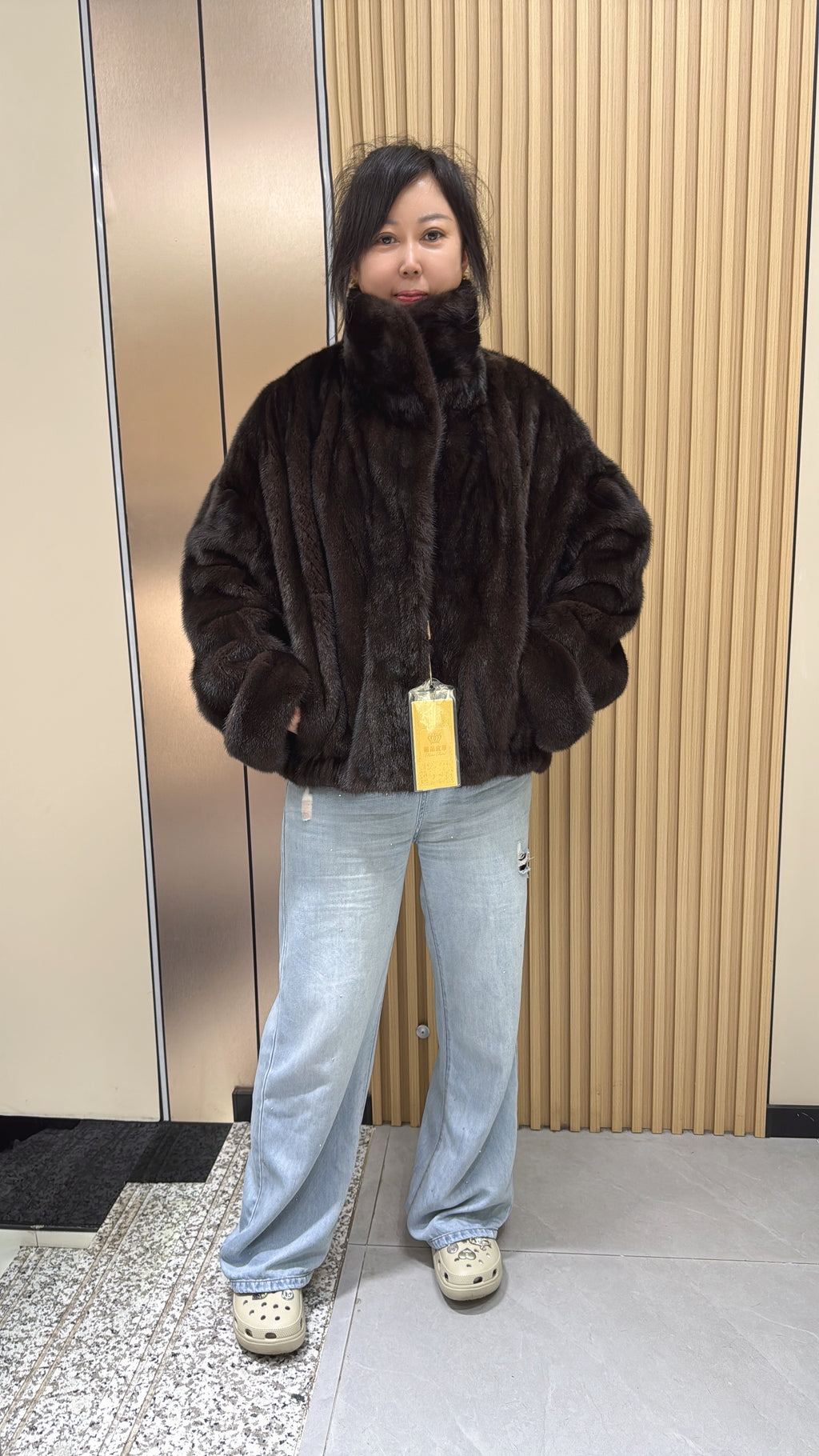 035 Brown mink fur coat featuring a lapel collar, batwing sleeves, and a turn-up cuff design.