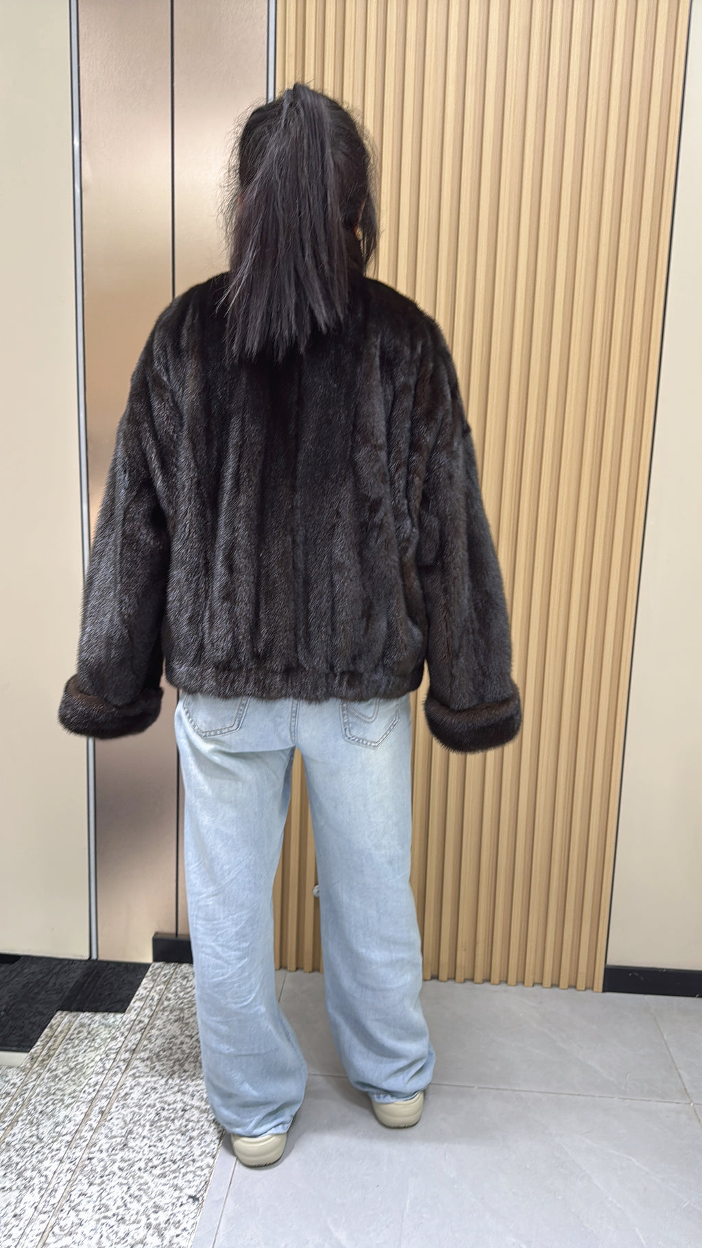 035 Brown mink fur coat featuring a lapel collar, batwing sleeves, and a turn-up cuff design.