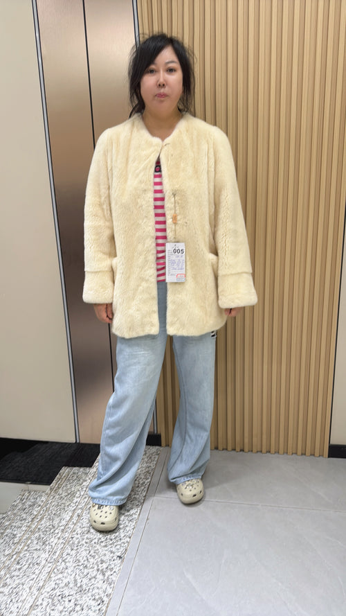 005 White velvet-finish mink coat with a round-neck design.