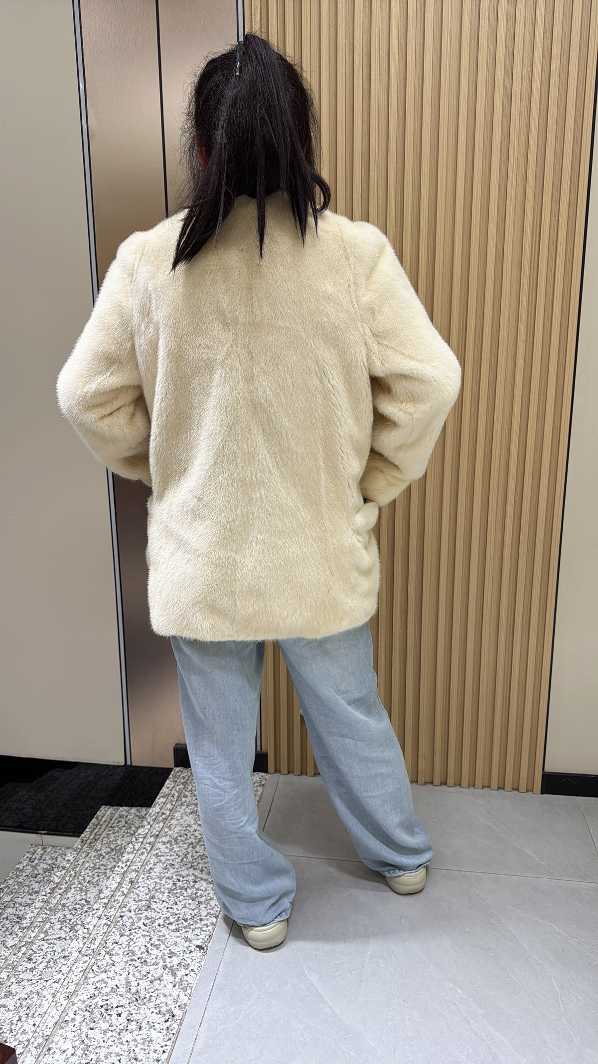 No. 005 White velvet-finish mink coat with a round-neck design.