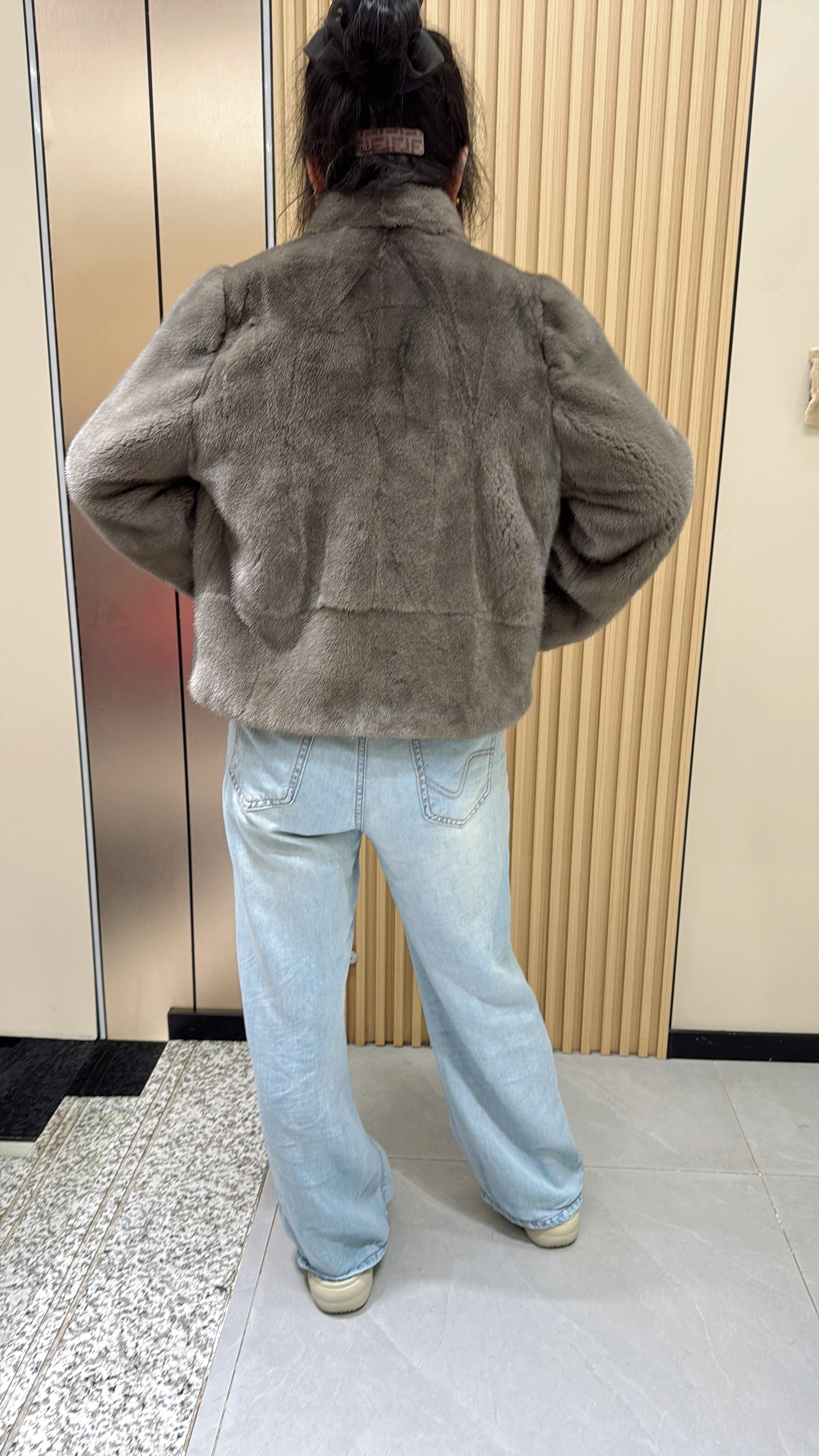 032 Latte-grey mink fur coat with a stand-up collar.