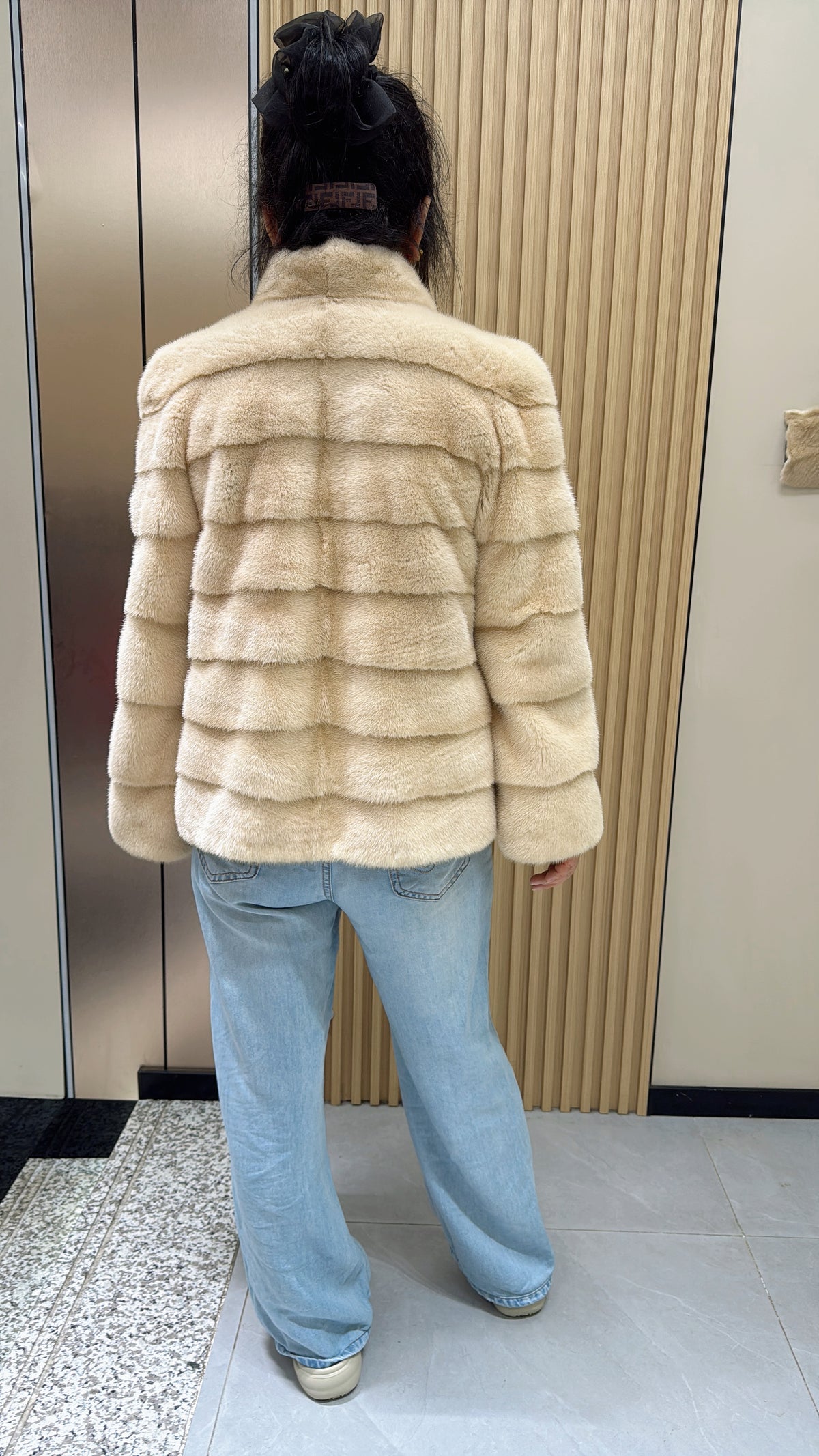 No. 017 Beige horizontal-pelt mink coat with a stand-up collar.