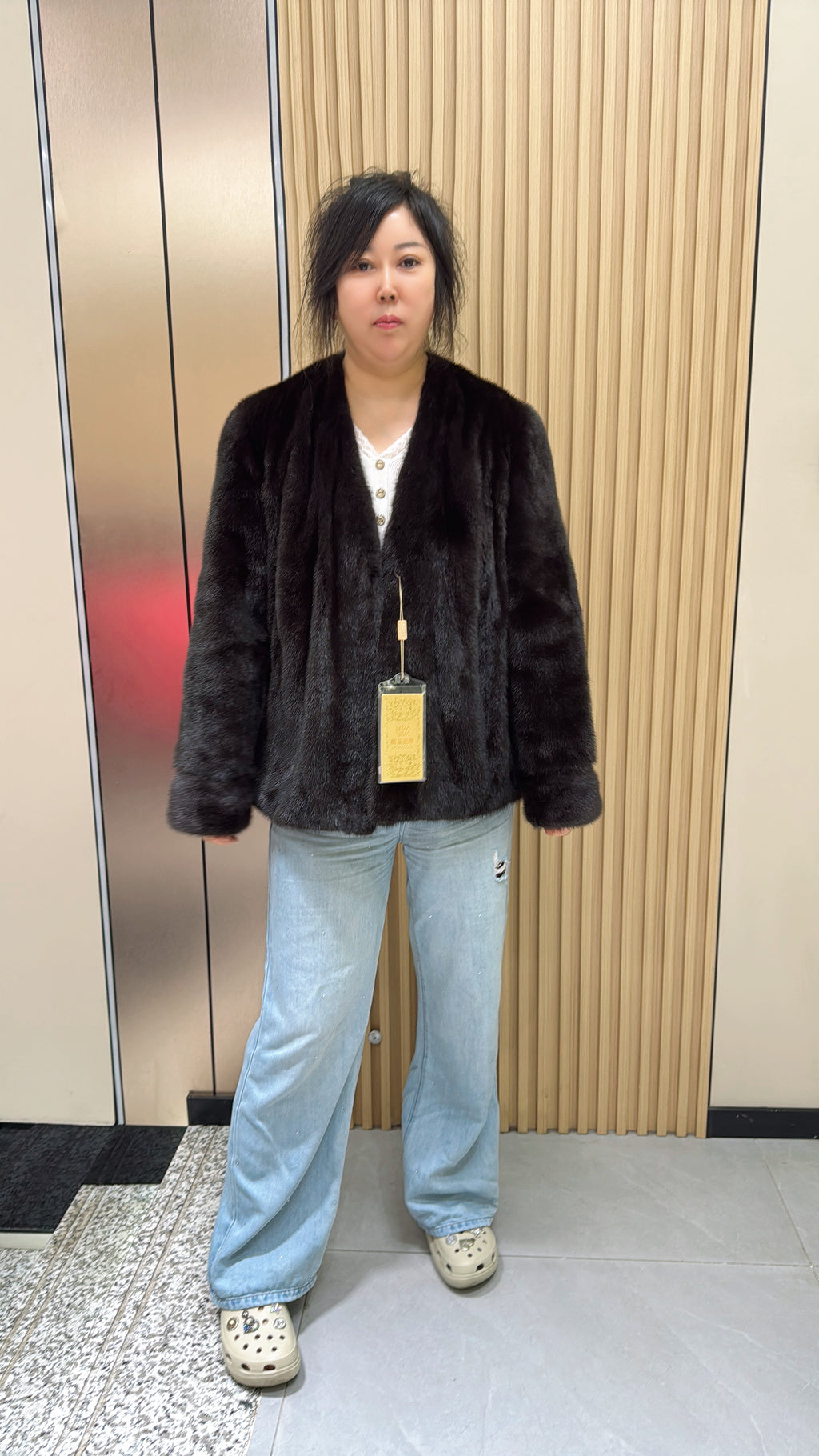 028 Brown V-neck velvet-finish mink fur coat
