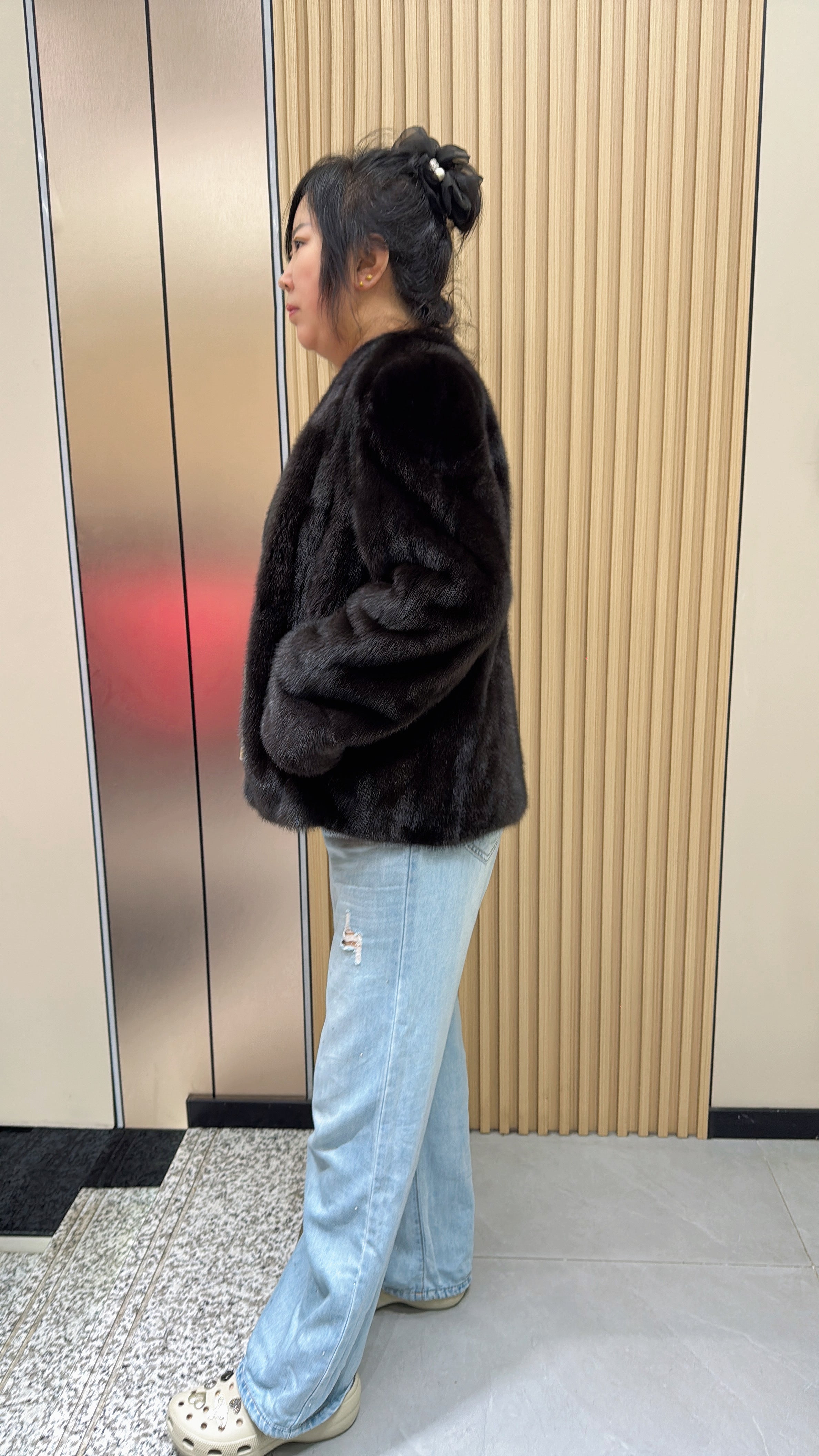 028 Brown V-neck velvet-finish mink fur coat