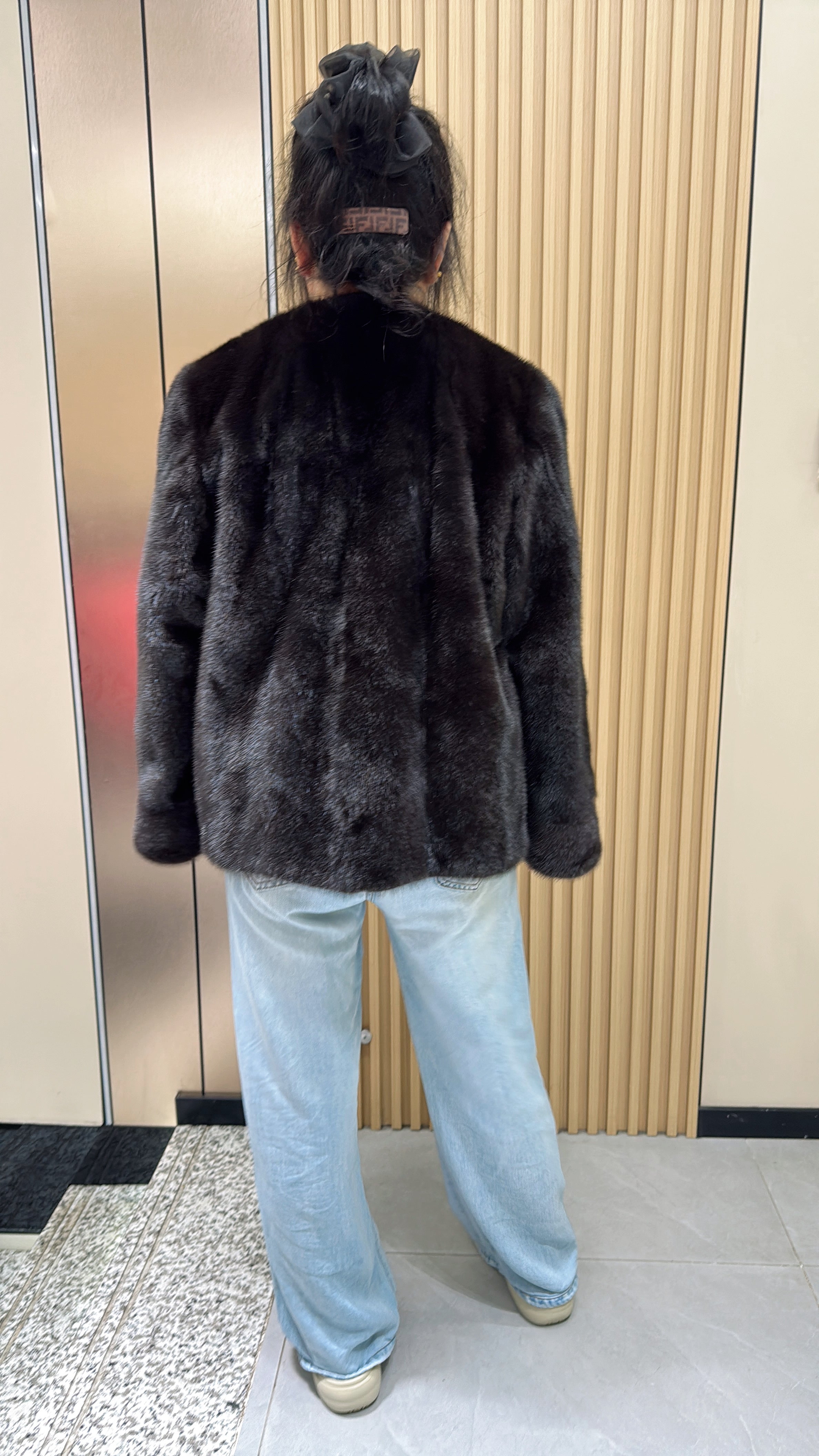 028 Brown V-neck velvet-finish mink fur coat