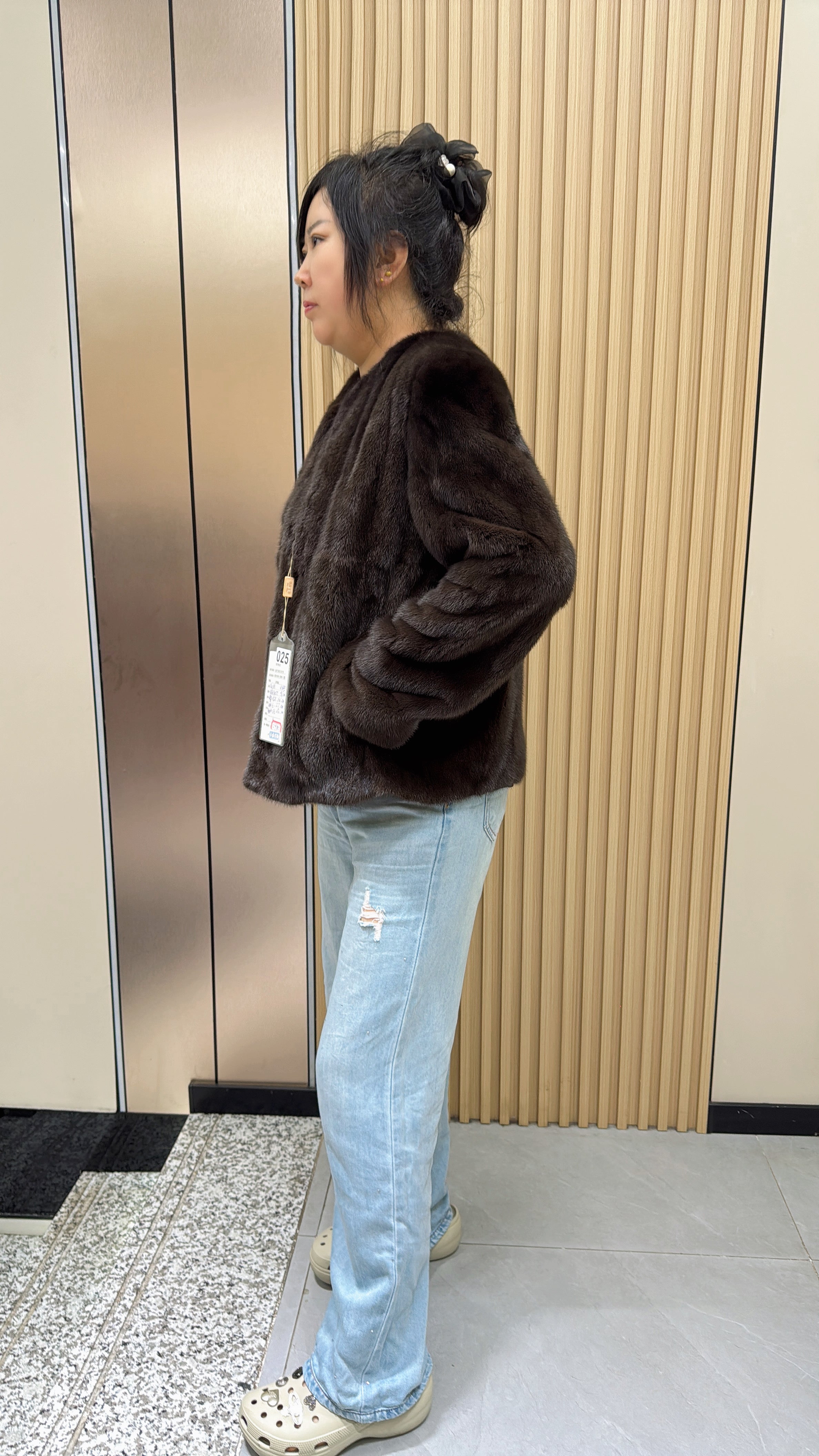 025 Brown Mink Fur Coat with Collarless Neckline