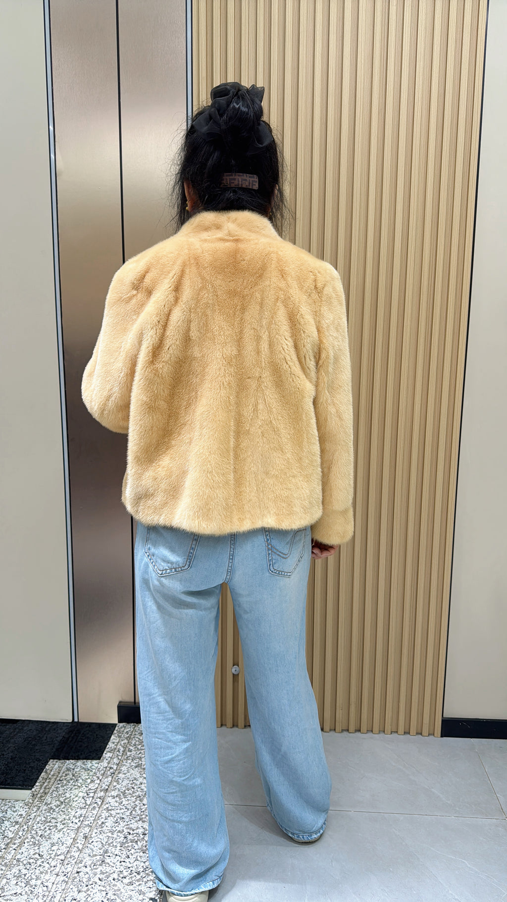 No. 019 Beige V-neck mink coat