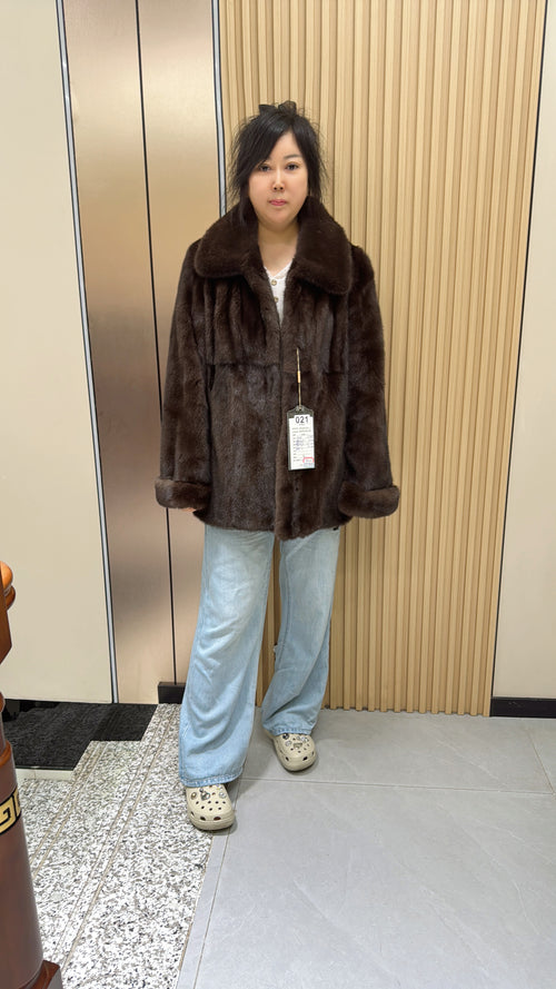 No. 021 Brown Velvet-Finish Mink Coat with Lapel Collar and Cuffed Sleeves