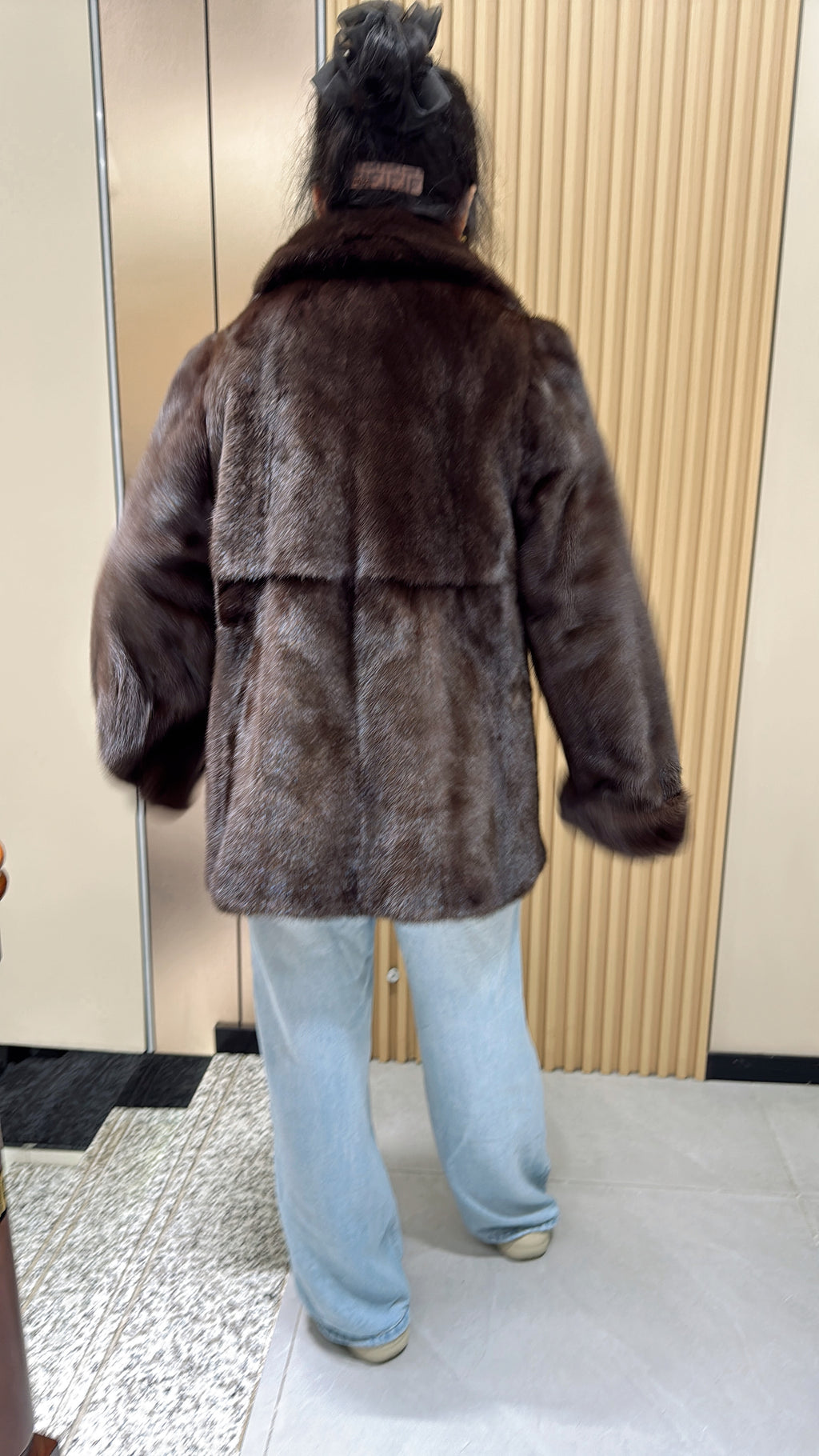 021 Brown Velvet-Finish Mink Coat with Lapel Collar and Cuffed Sleeves