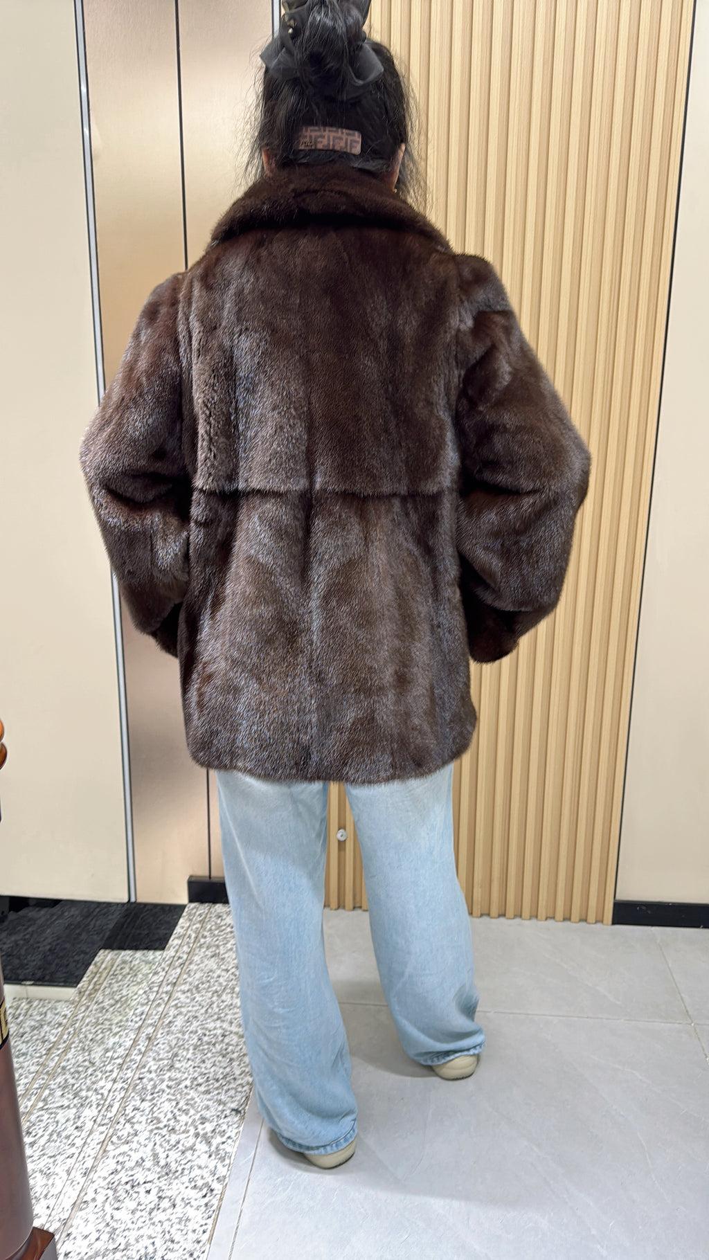 021 Brown Velvet-Finish Mink Coat with Lapel Collar and Cuffed Sleeves