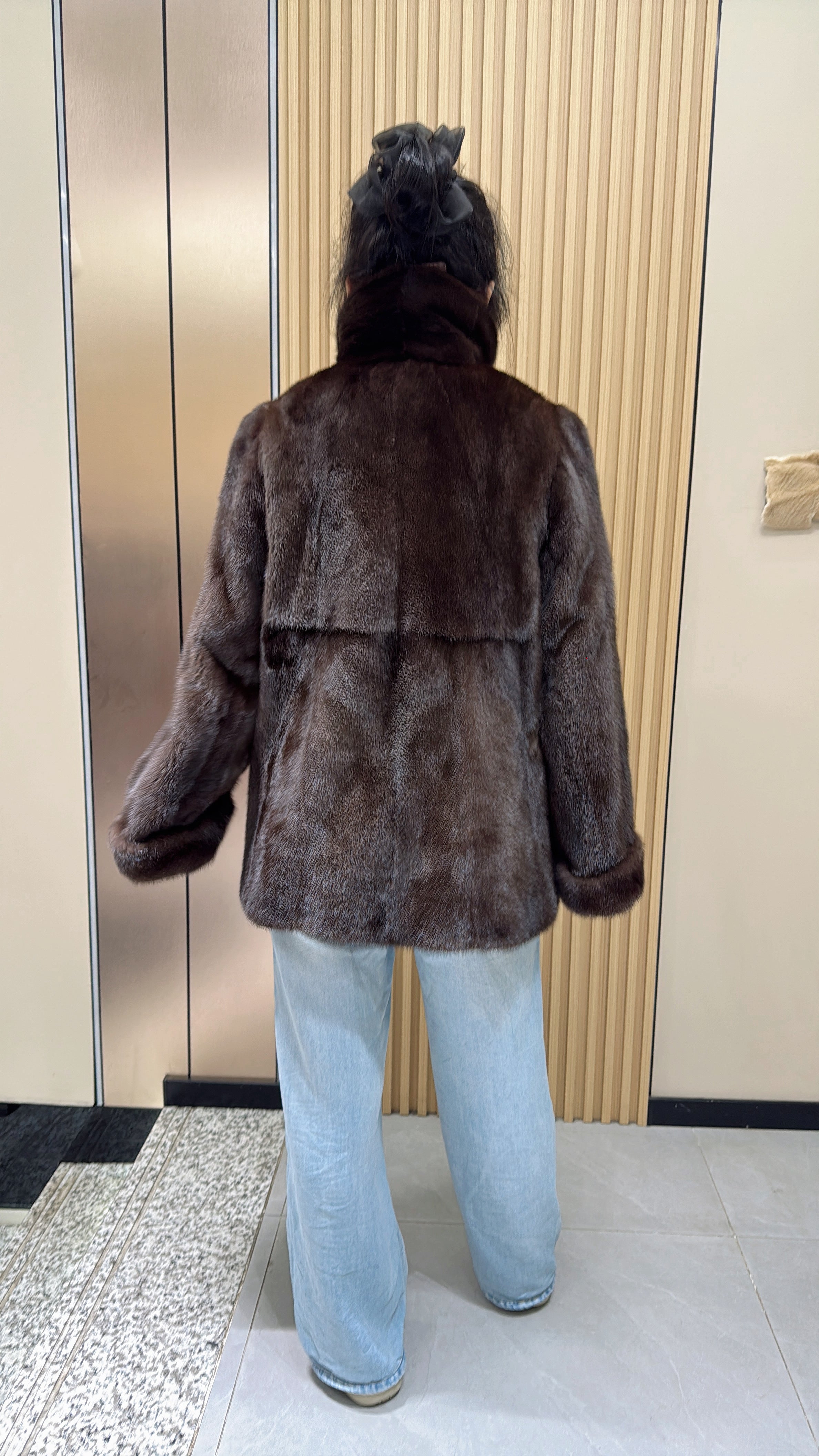 021 Brown Velvet-Finish Mink Coat with Lapel Collar and Cuffed Sleeves