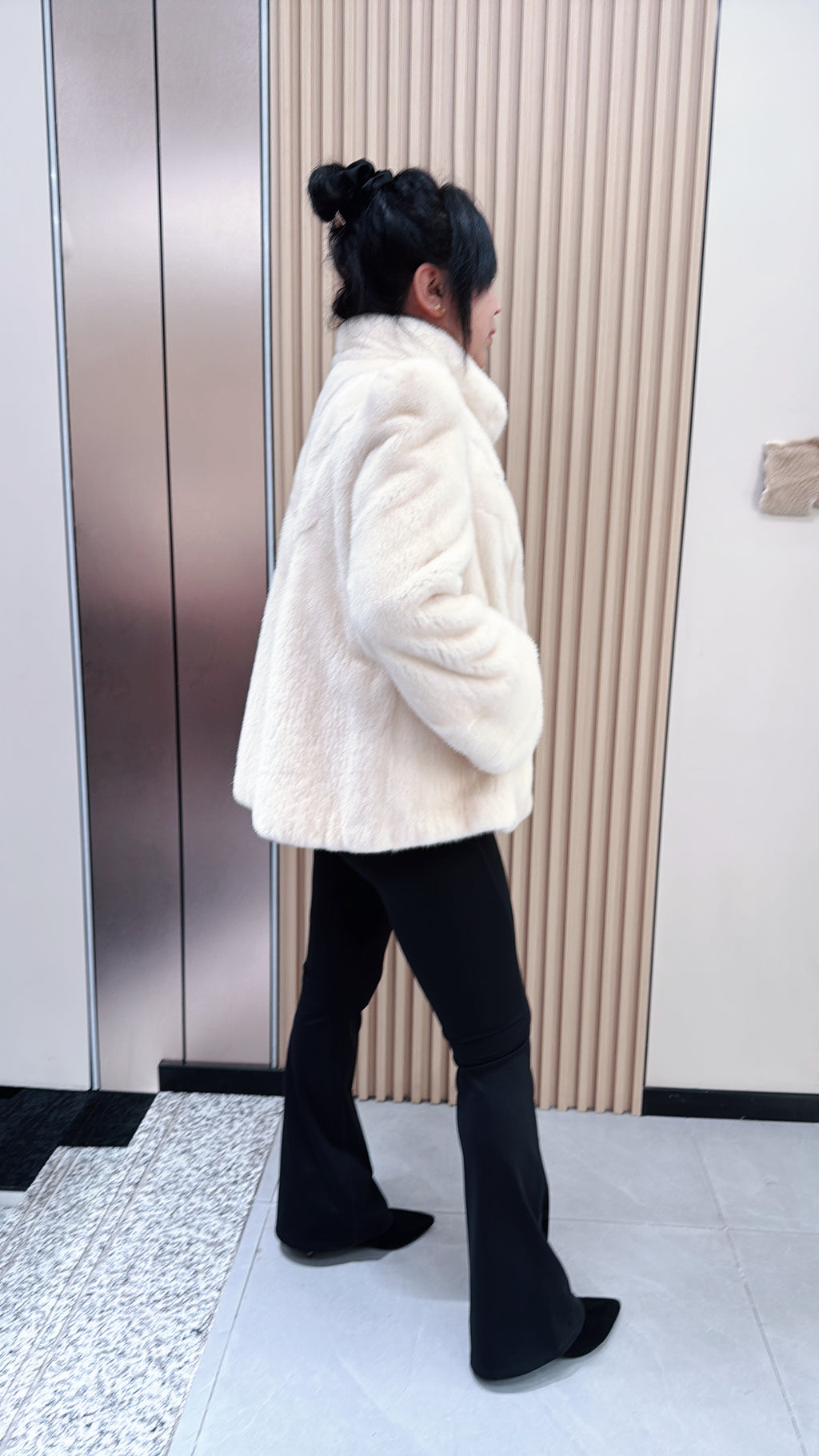 No. 051 Off-white stand-collar mink fur coat