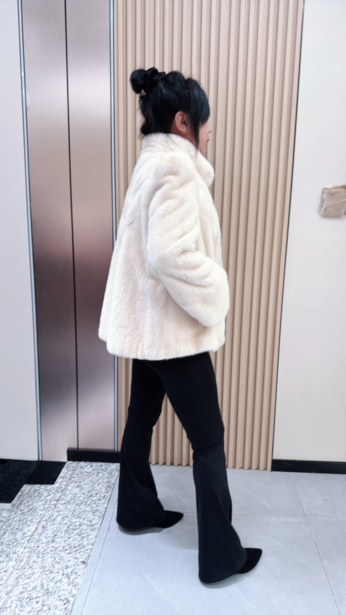 No. 051 Off-white stand-collar mink fur coat