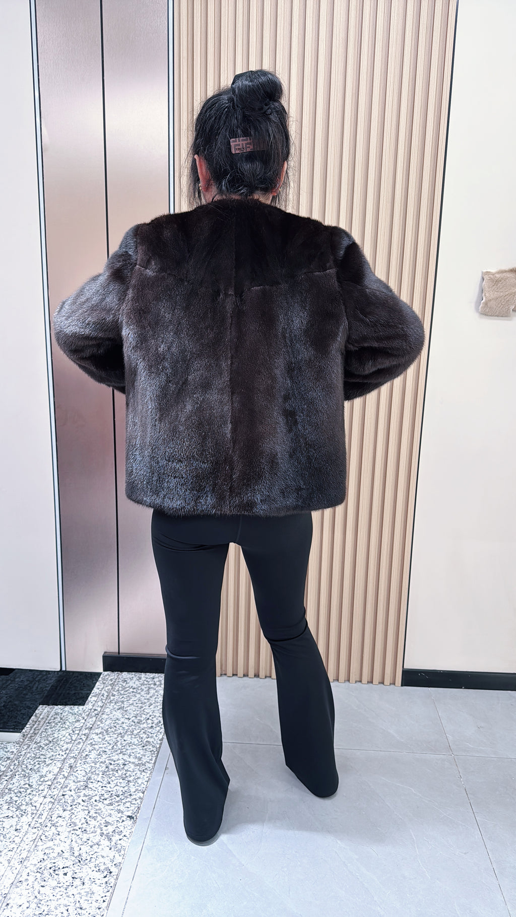 No. 046 Dark Brown V-Neck Mink Fur Coat