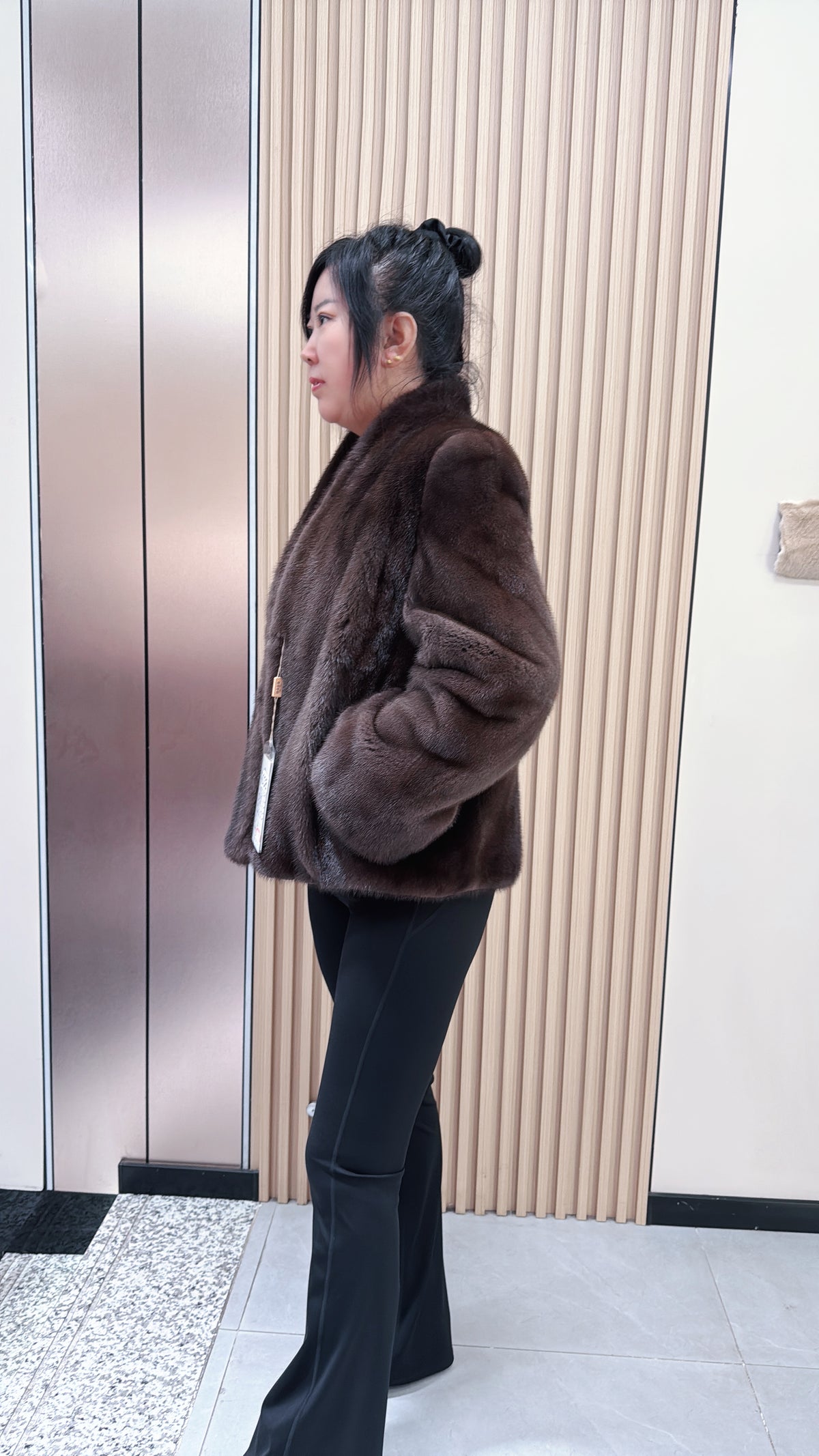 No. 038 Brown V-neck mink coat