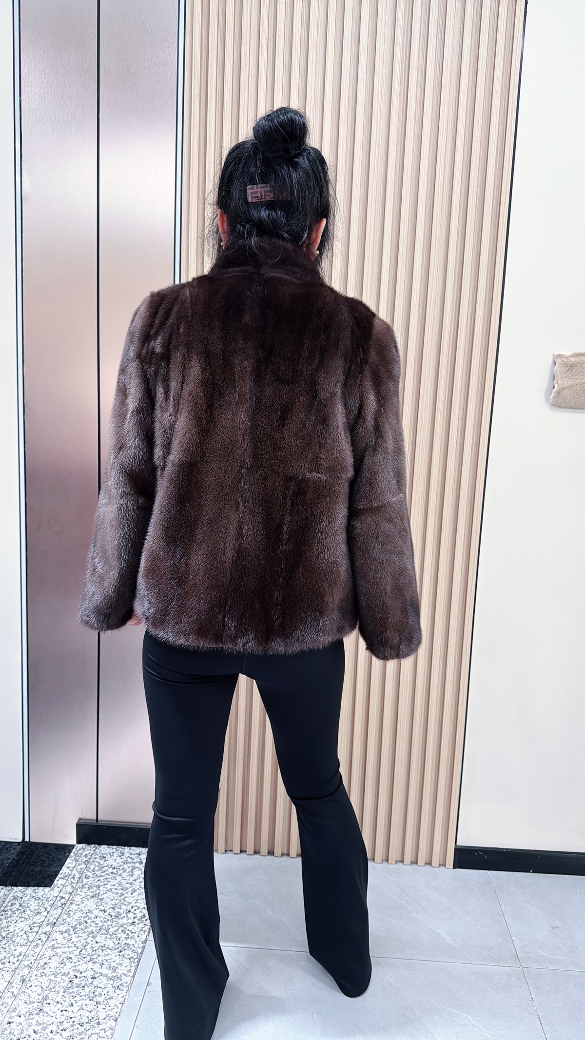 No. 038 Brown V-neck mink coat
