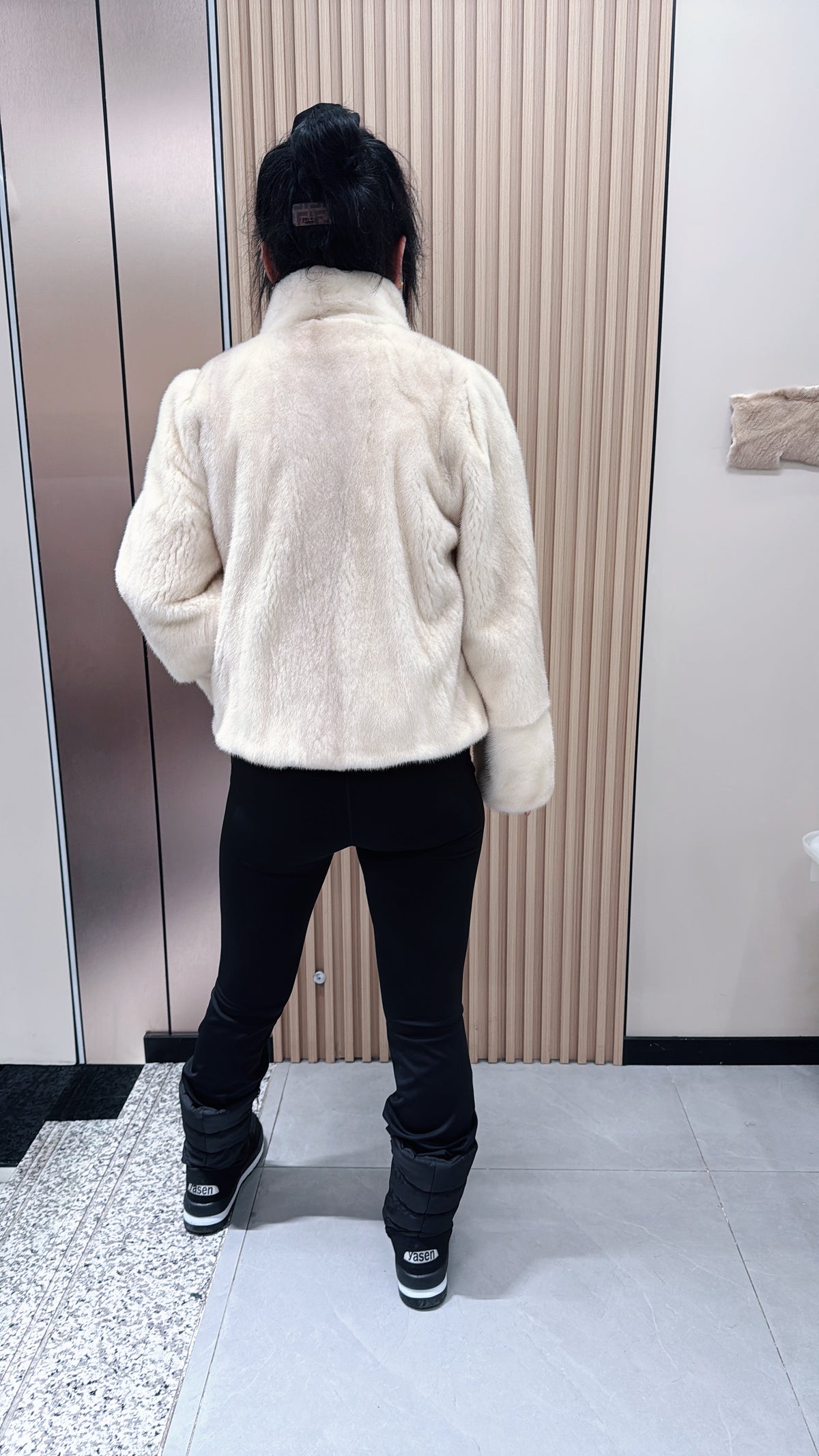 No. 060 Off-white Stand-collar Mink Fur Coat