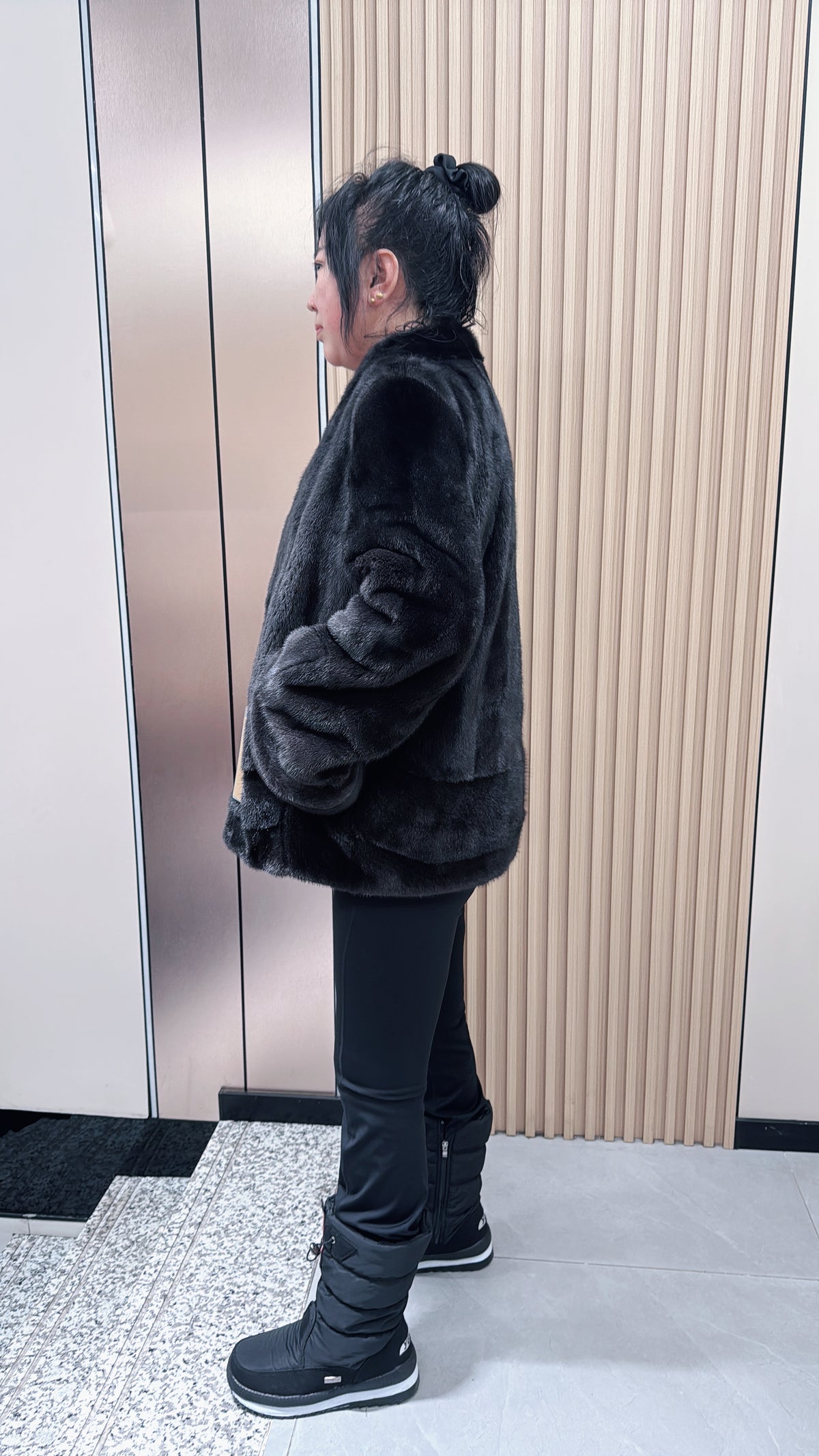 No. 059 Dark Brown V-Neck Mink Fur Coat