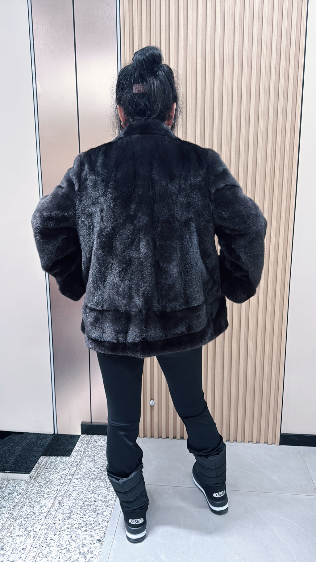 No. 059 Dark Brown V-Neck Mink Fur Coat