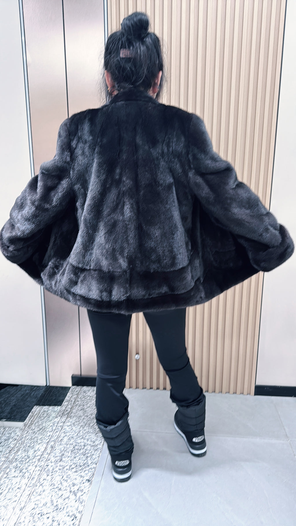 No. 059 Dark Brown V-Neck Mink Fur Coat