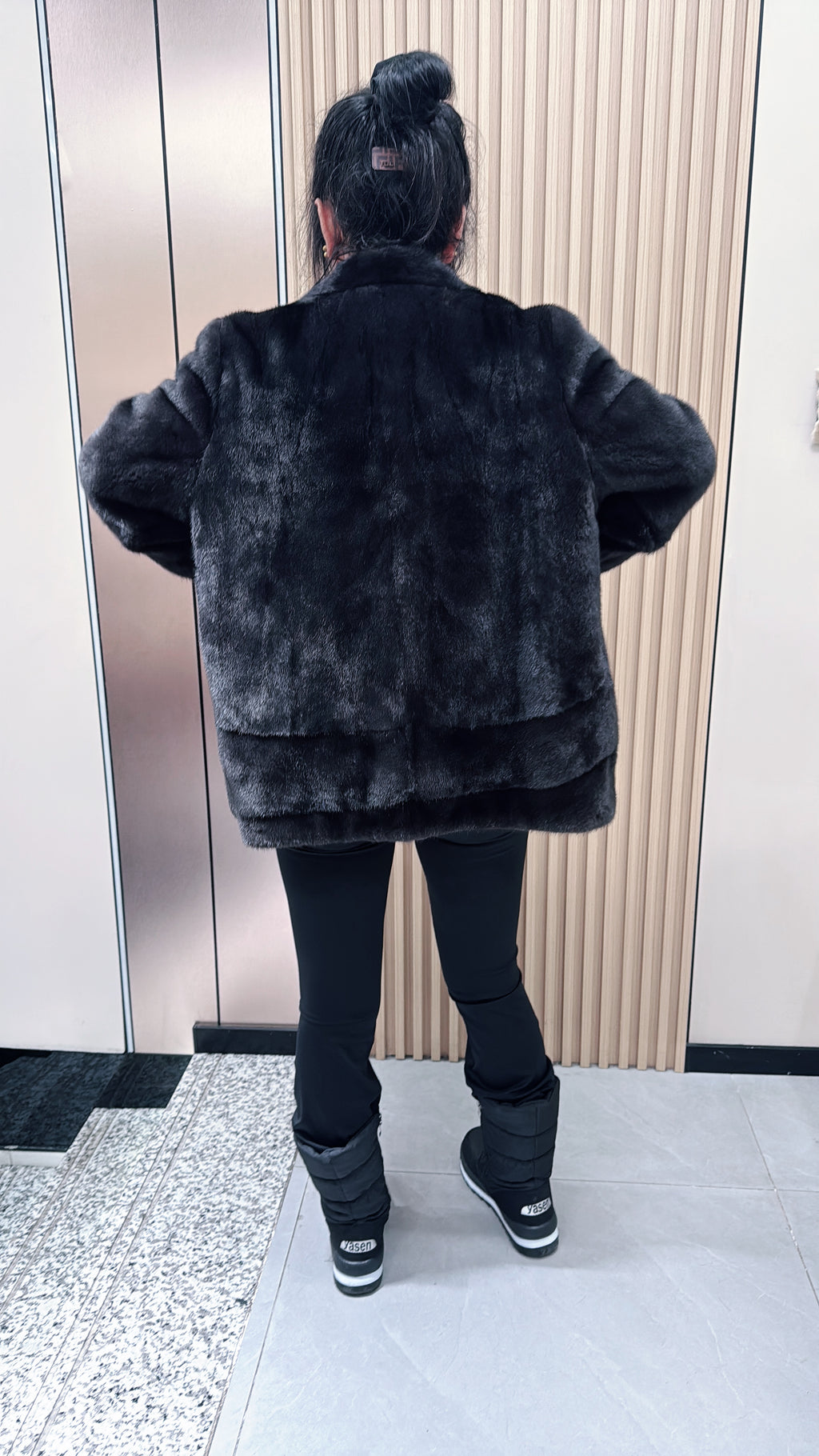 No. 059 Dark Brown V-Neck Mink Fur Coat