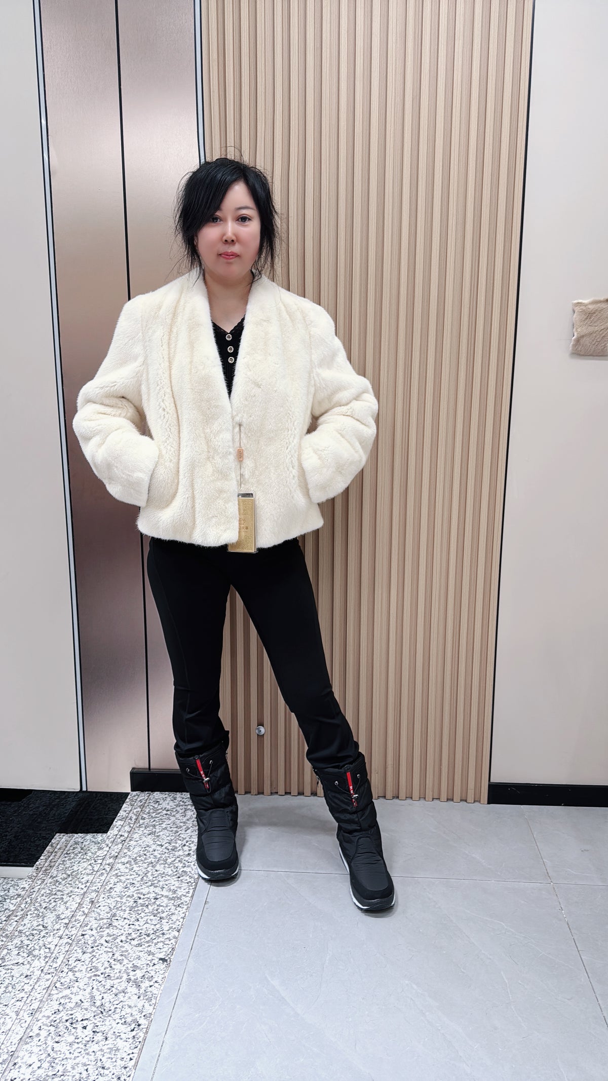 No. 058 Off-white V-neck mink fur coat