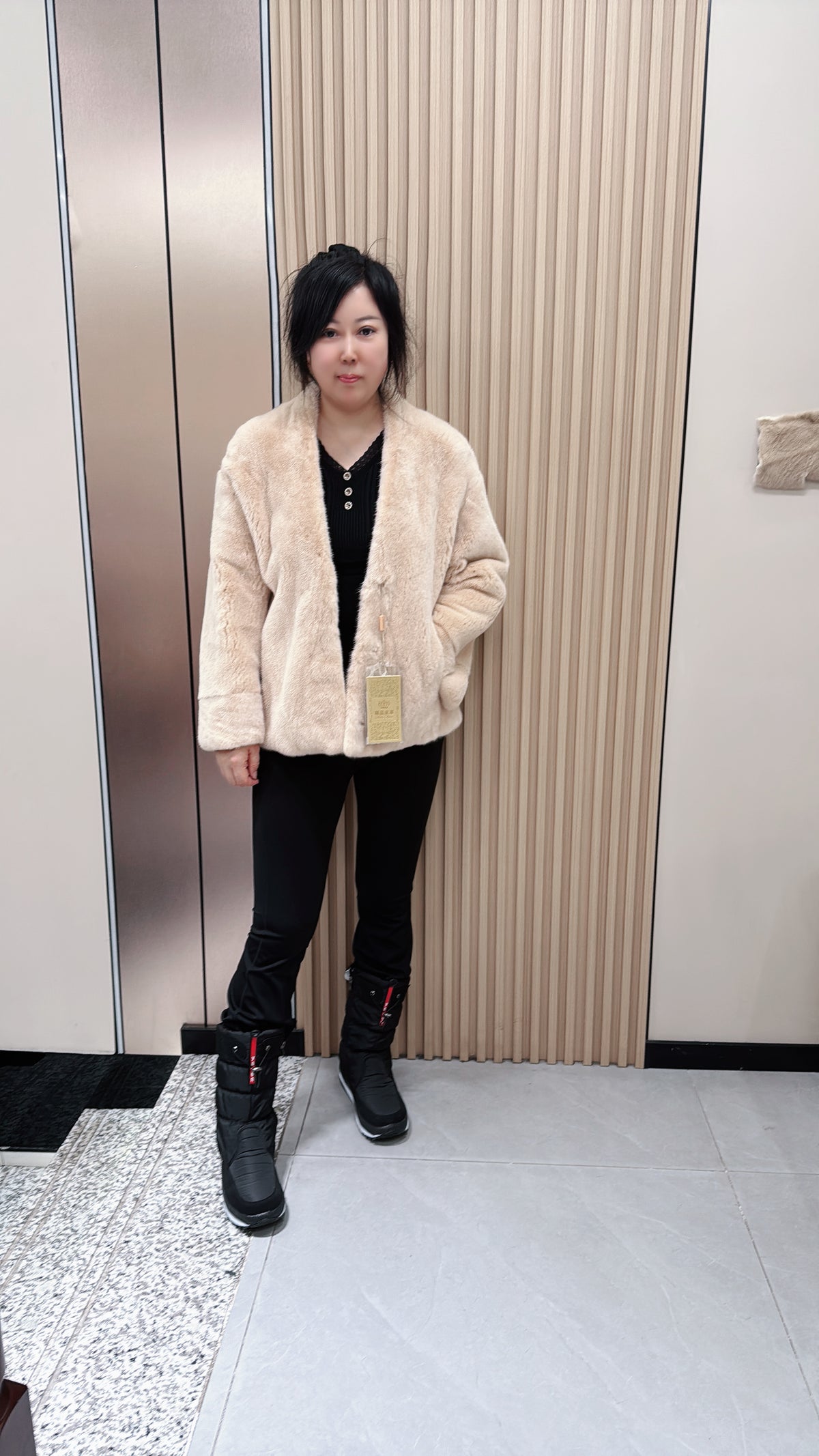 No. 055 Beige V-neck mink fur coat