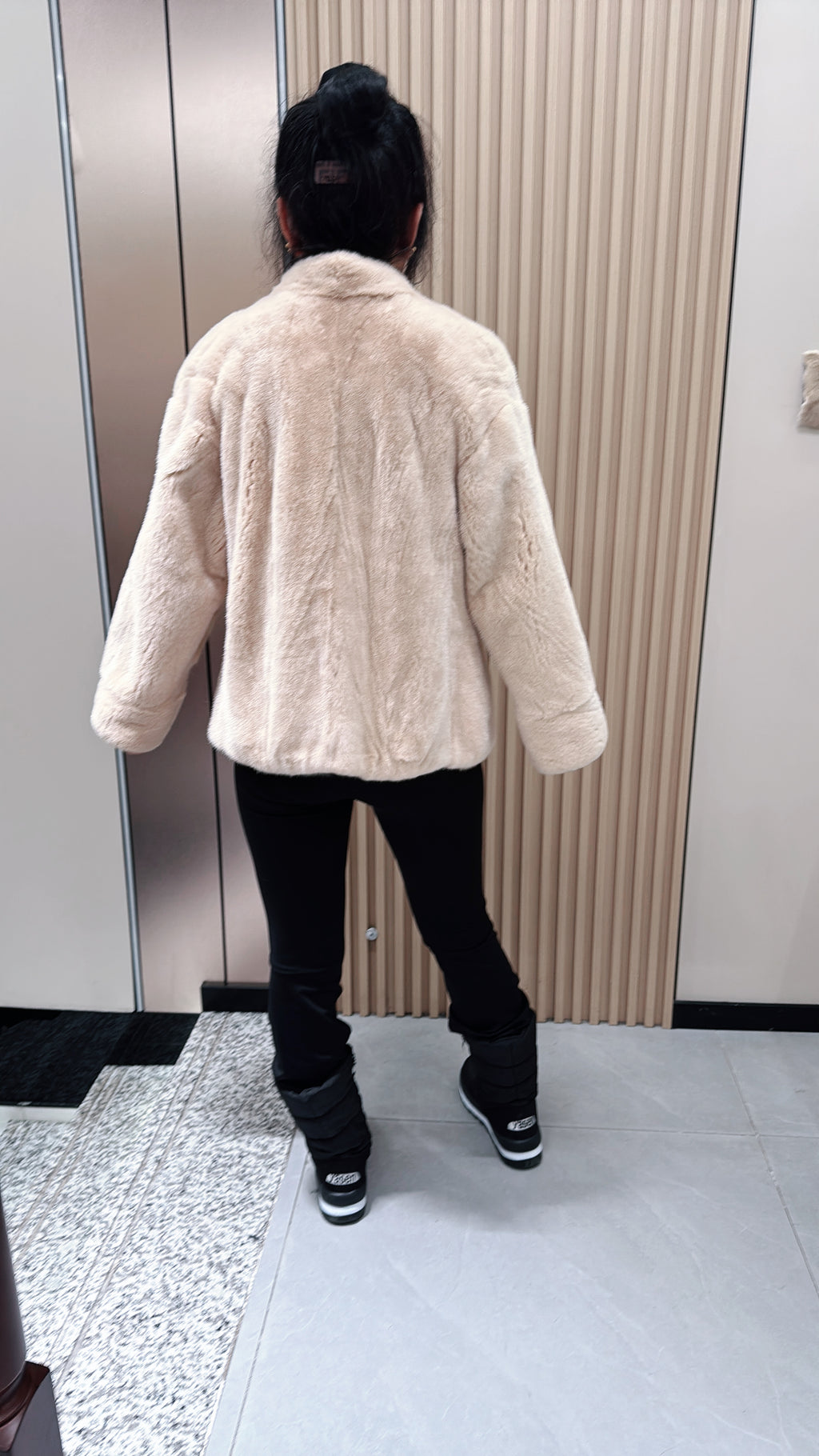 No. 055 Beige V-neck mink fur coat