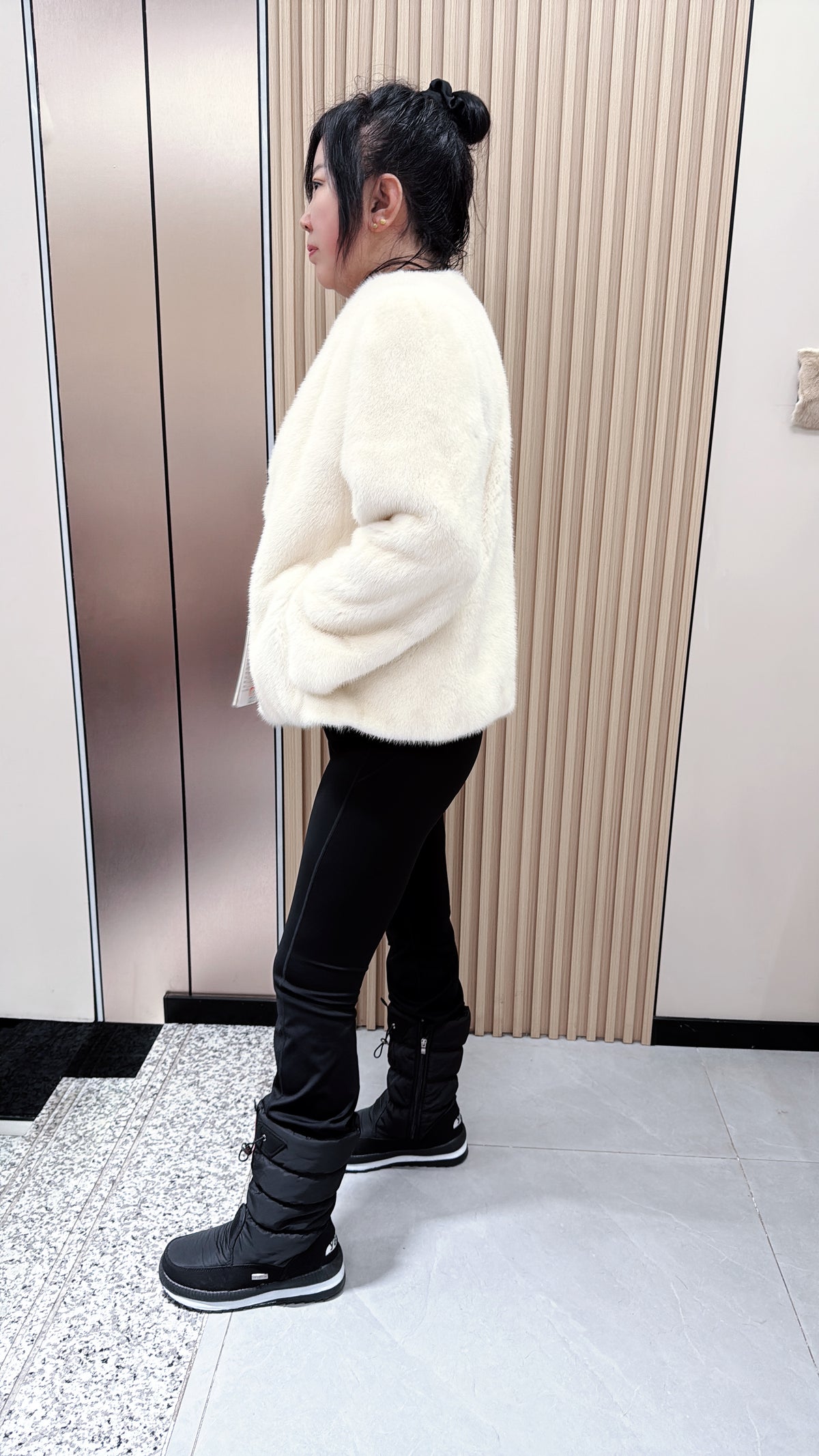 No. 054 Off-white V-neck mink fur coat