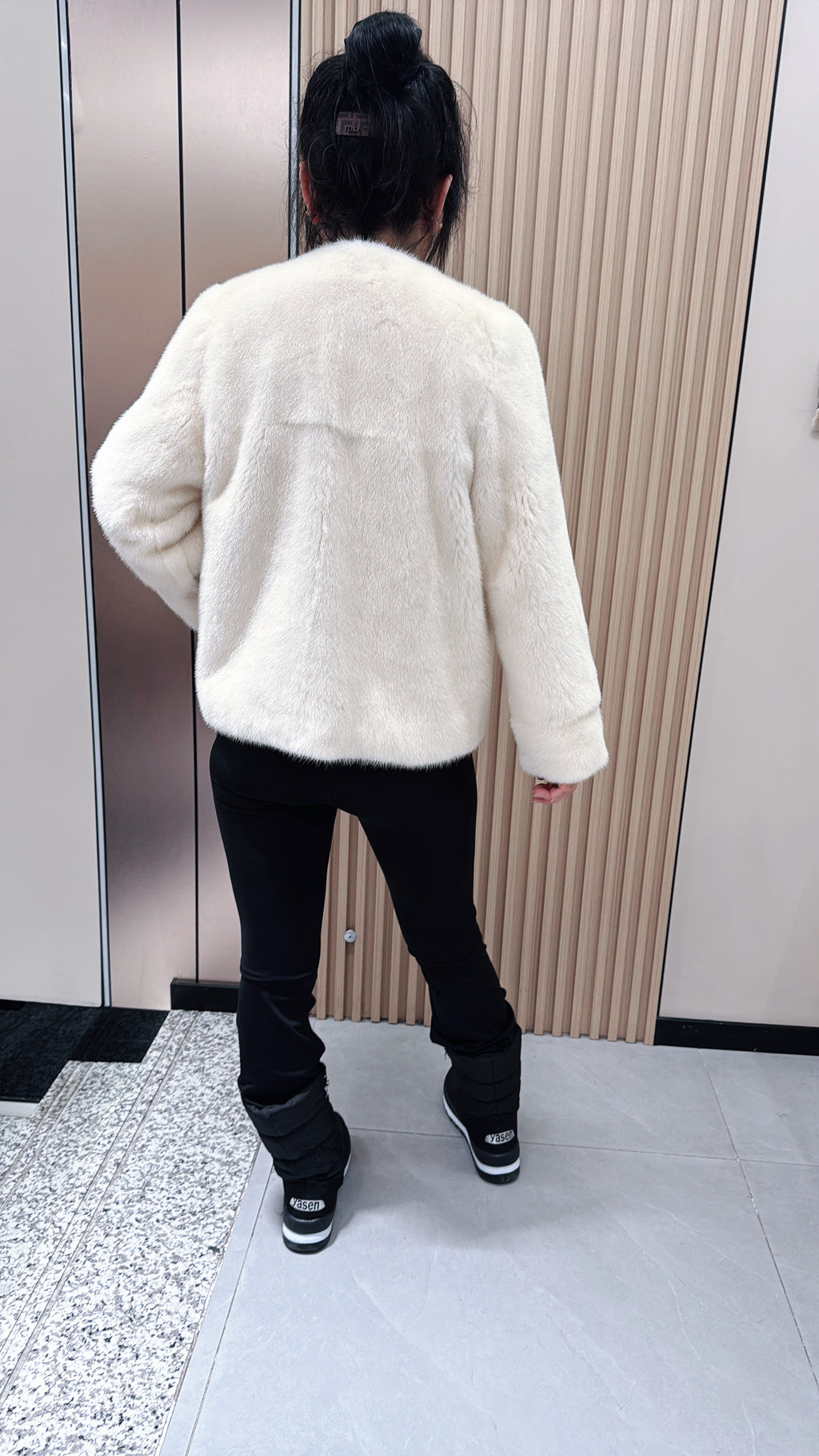 No. 054 Off-white V-neck mink fur coat