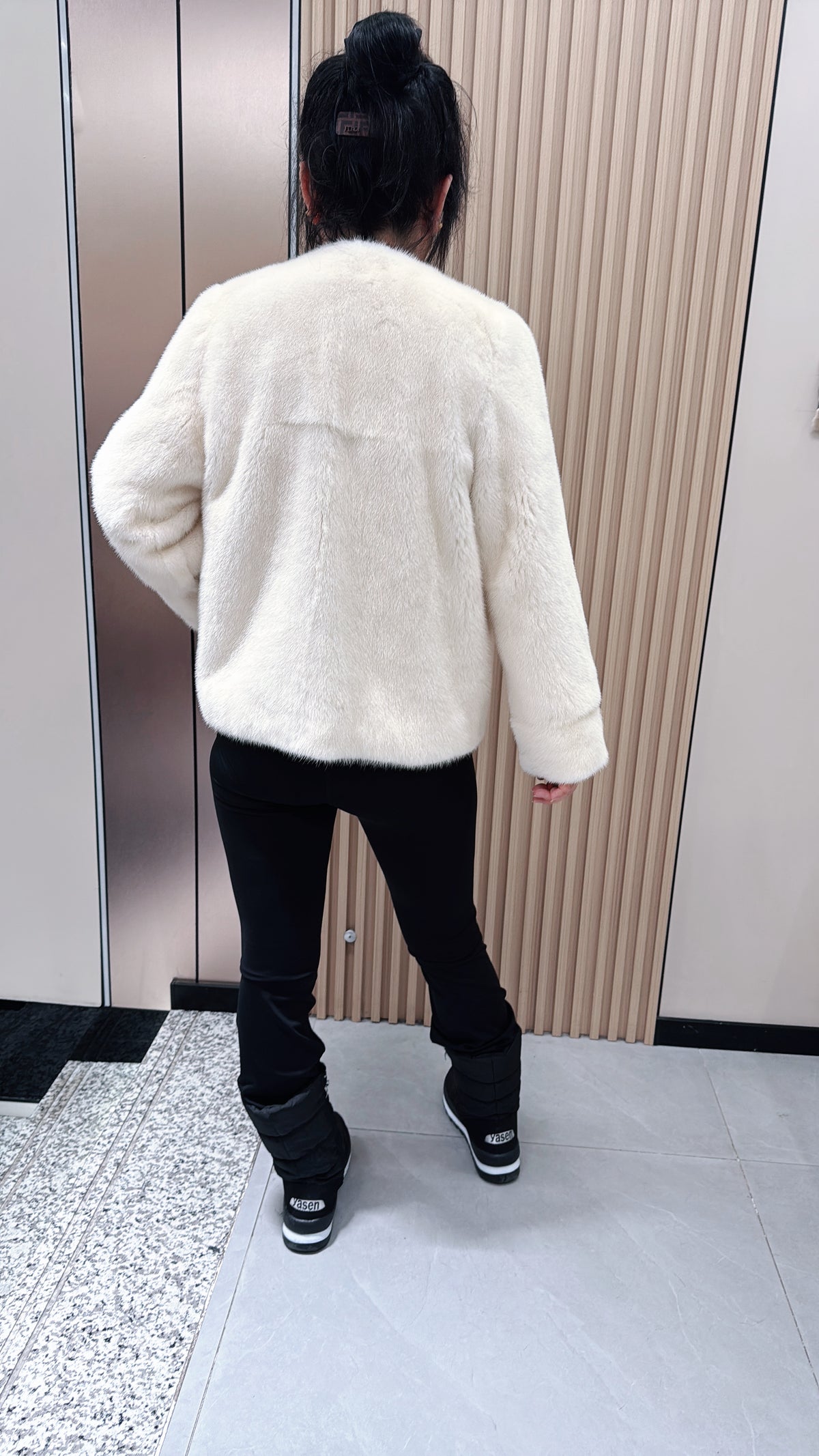 No. 054 Off-white V-neck mink fur coat