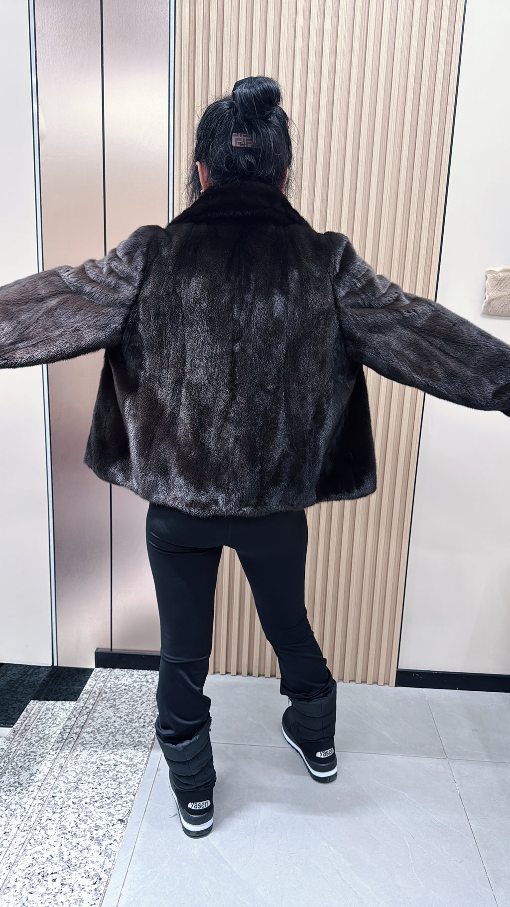 No. 016 Brown Lapel Velvet-Grade Mink Coat