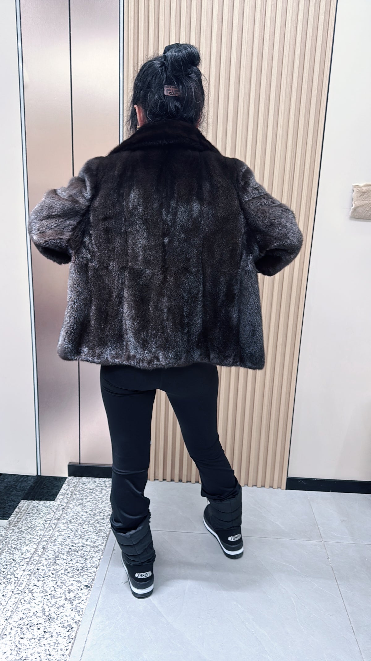 No. 016 Brown Lapel Velvet-Grade Mink Coat