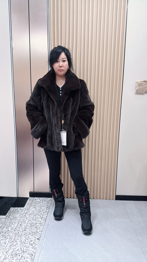 No. 015 Brown mink coat with lapels and turn-up cuffs