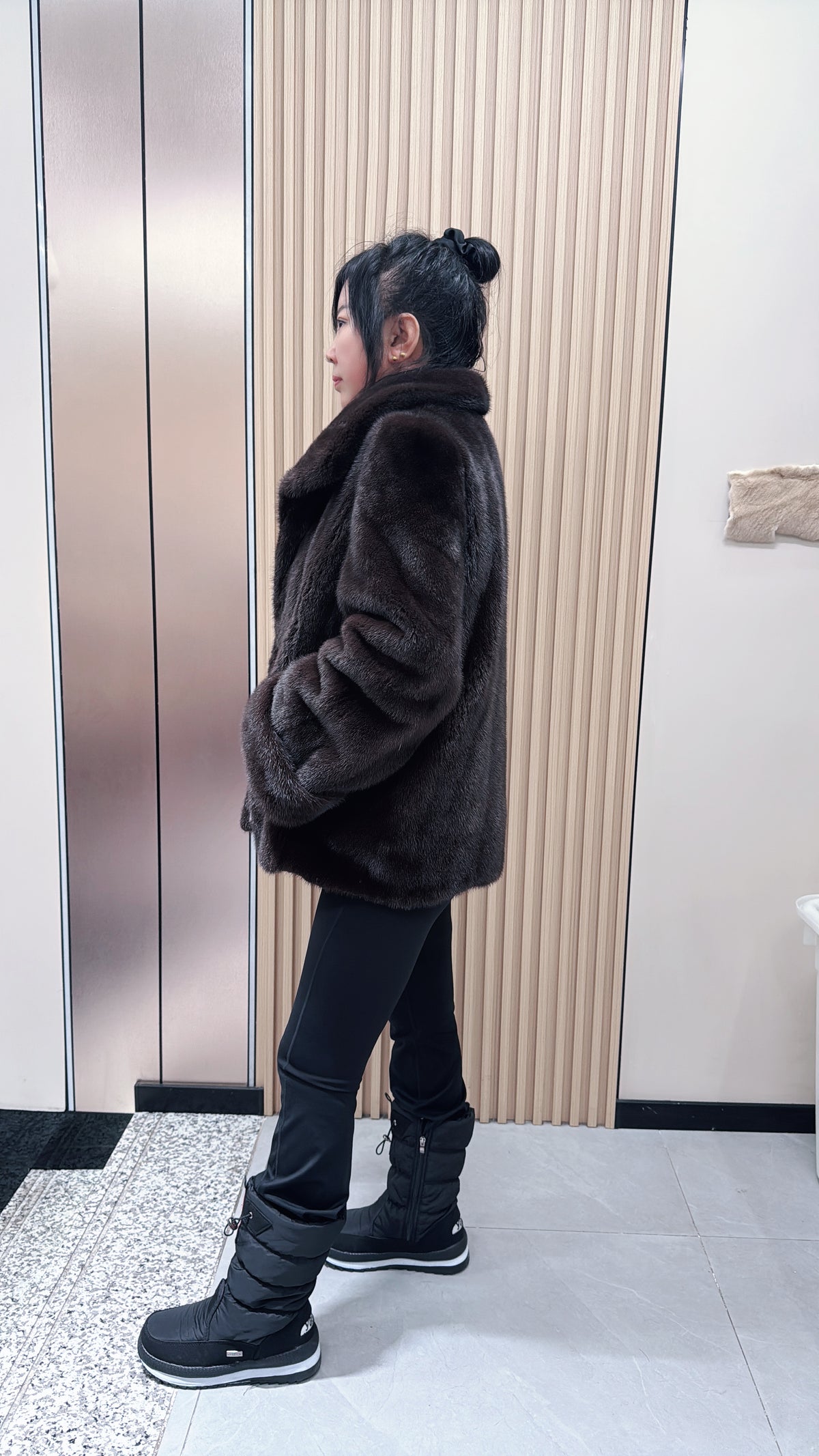 No. 015 Brown mink coat with lapels and turn-up cuffs