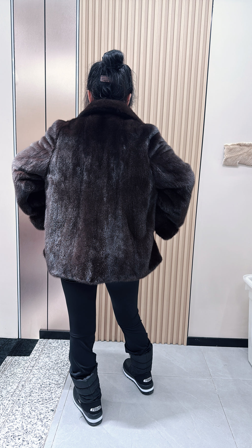 No. 015 Brown mink coat with lapels and turn-up cuffs