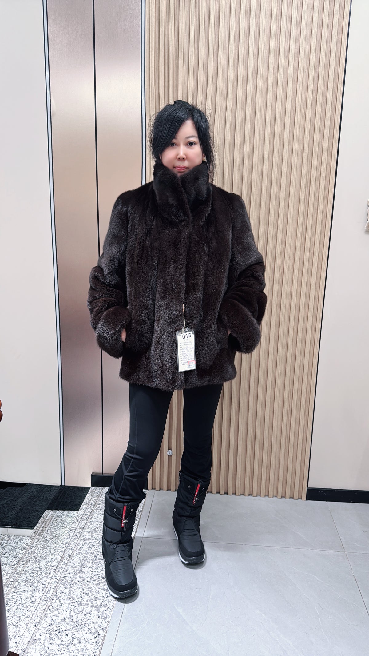 No. 015 Brown mink coat with lapels and turn-up cuffs
