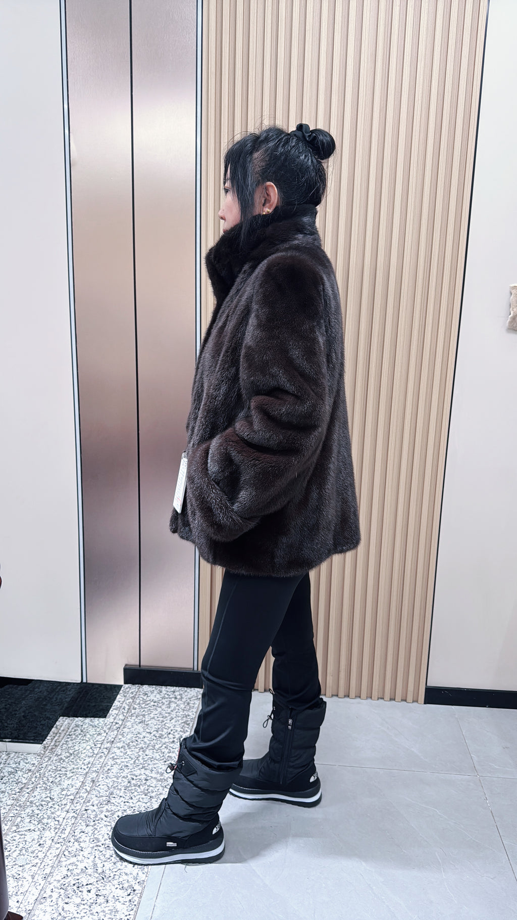 No. 015 Brown mink coat with lapels and turn-up cuffs