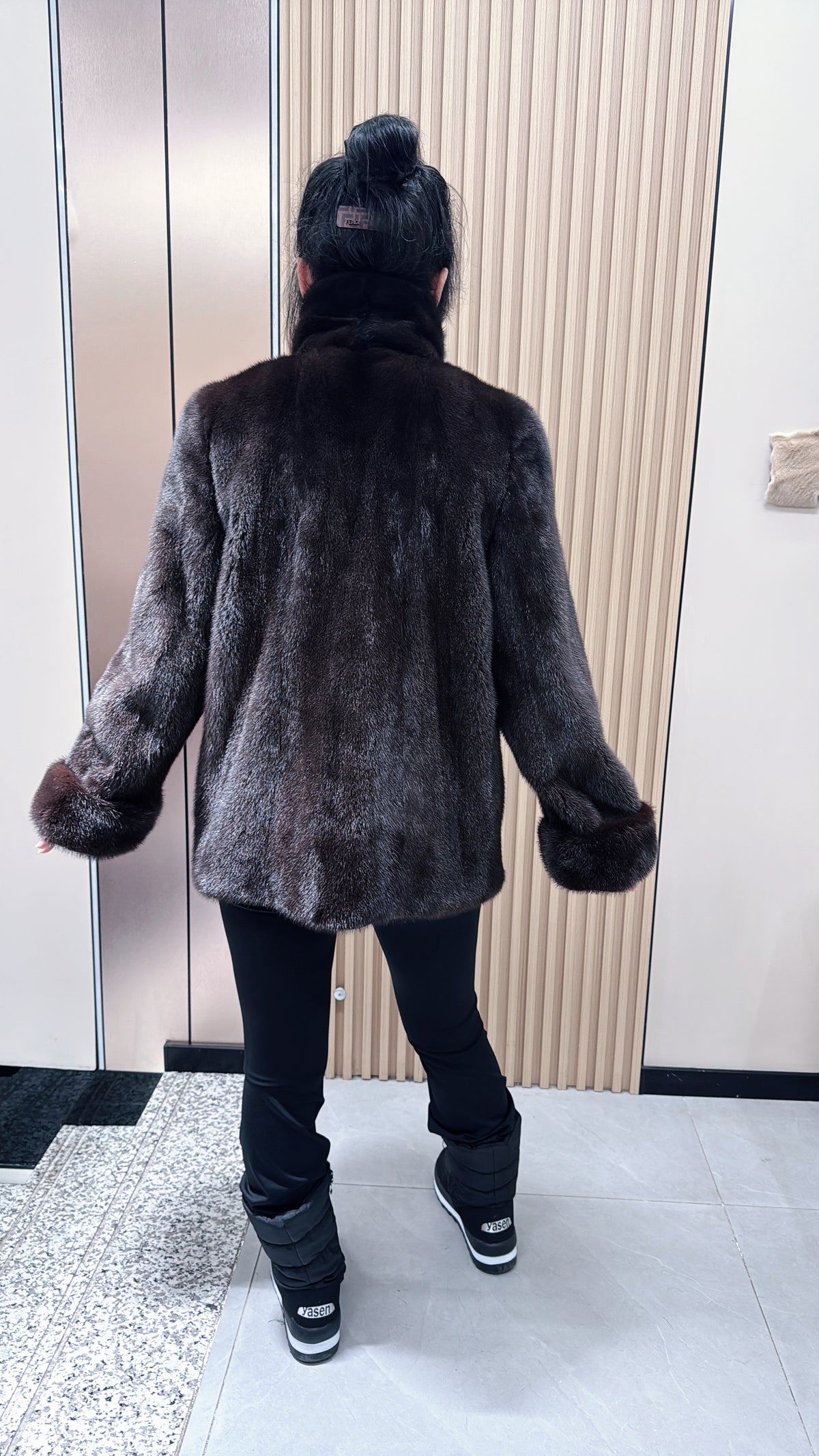 No. 015 Brown mink coat with lapels and turn-up cuffs