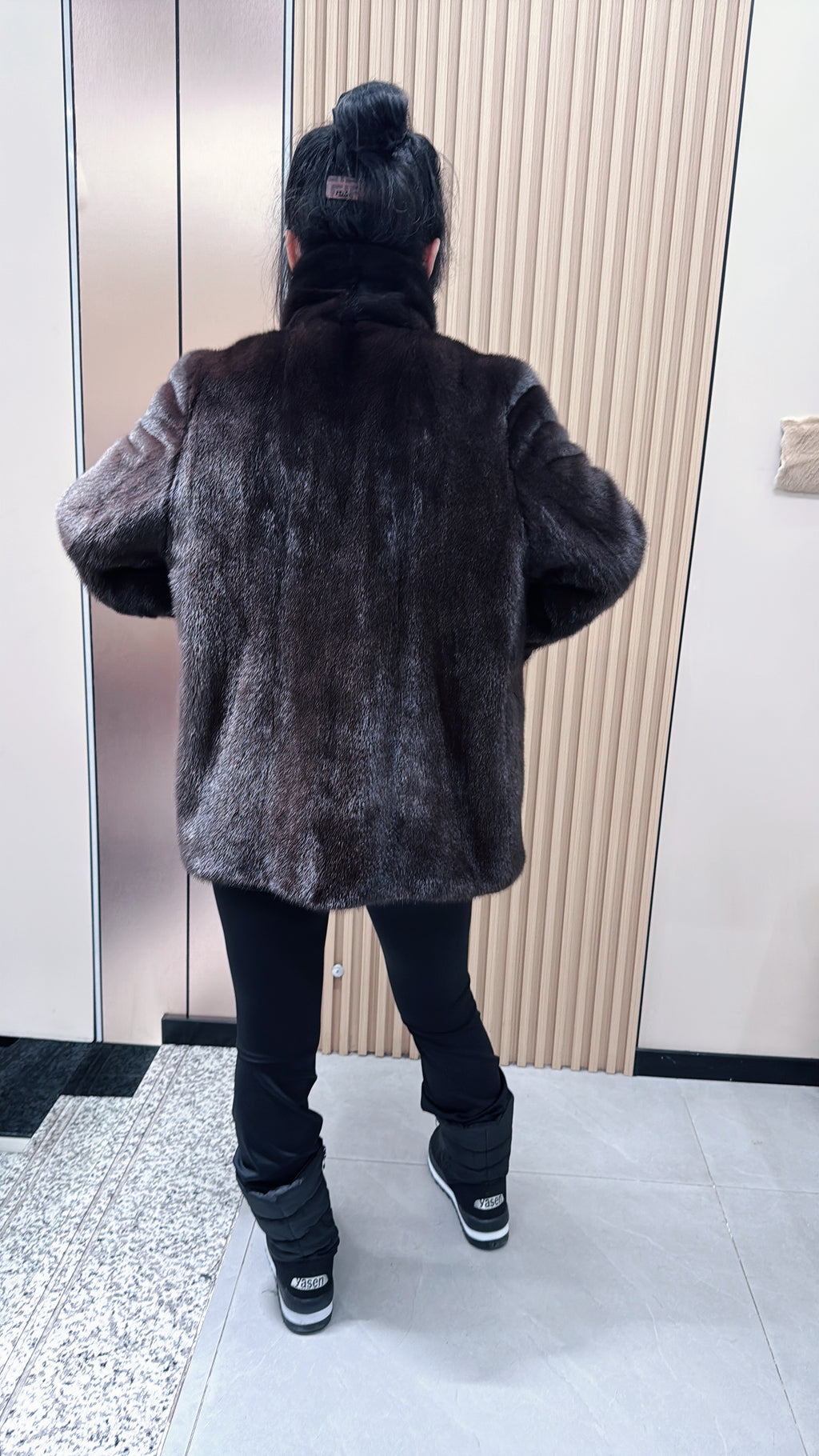 No. 015 Brown mink coat with lapels and turn-up cuffs
