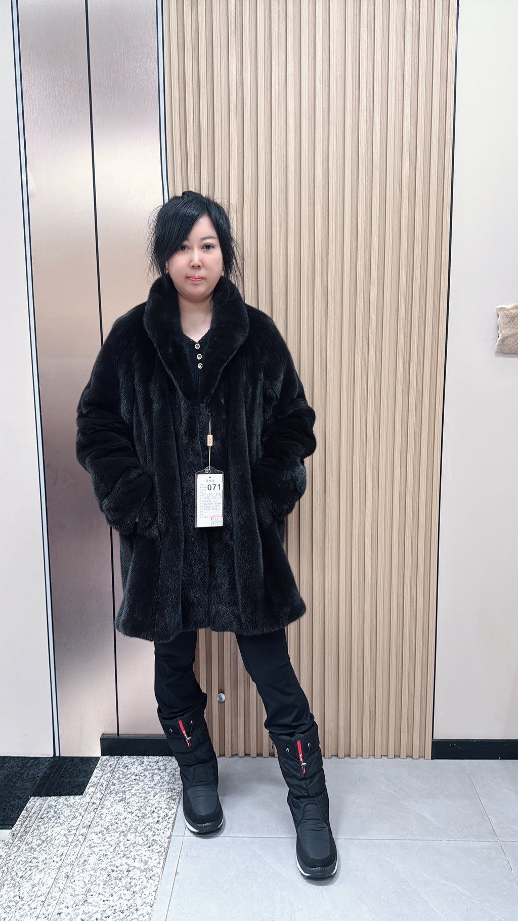 No. 071 Dark brown mink fur coat featuring a shawl collar design.